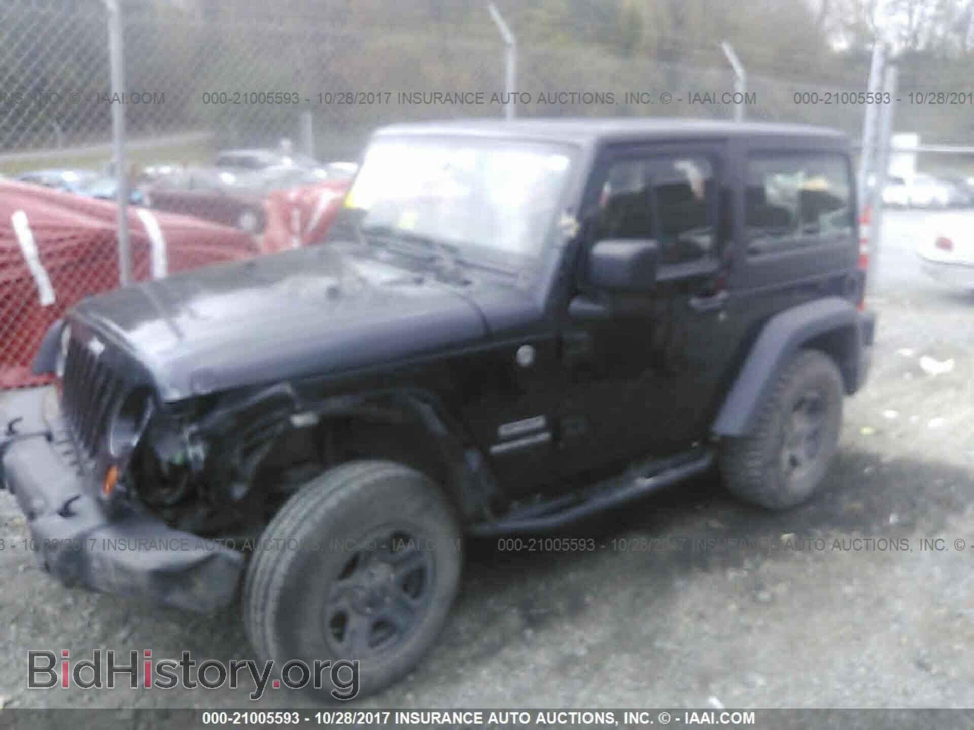 2013 Jeep Wrangler - VIN: 1C4AJWAG2DL644667 - Фото 2