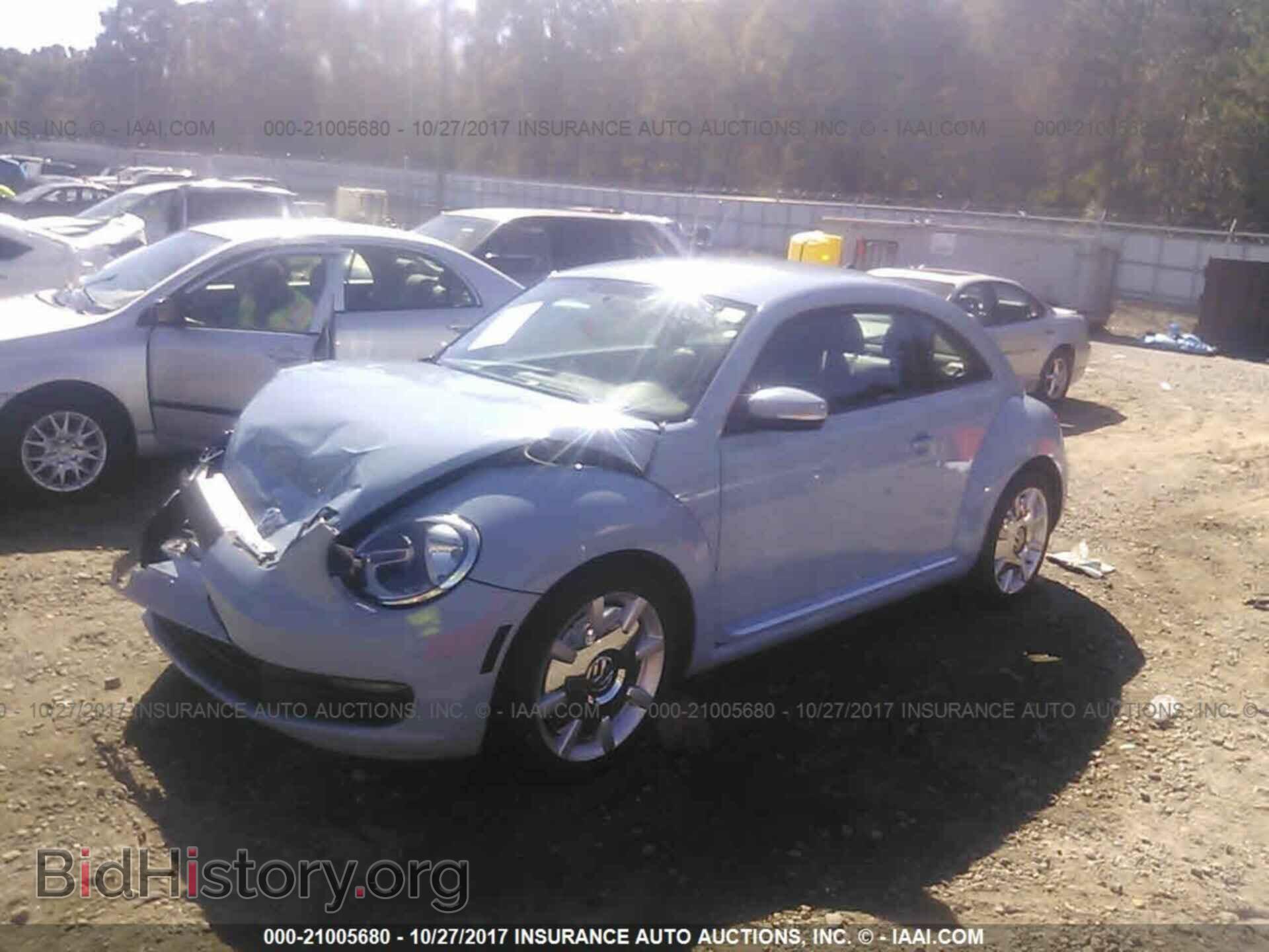2012 Volkswagen Beetle - VIN: 3VWJP7AT2CM603869 - Фото 2