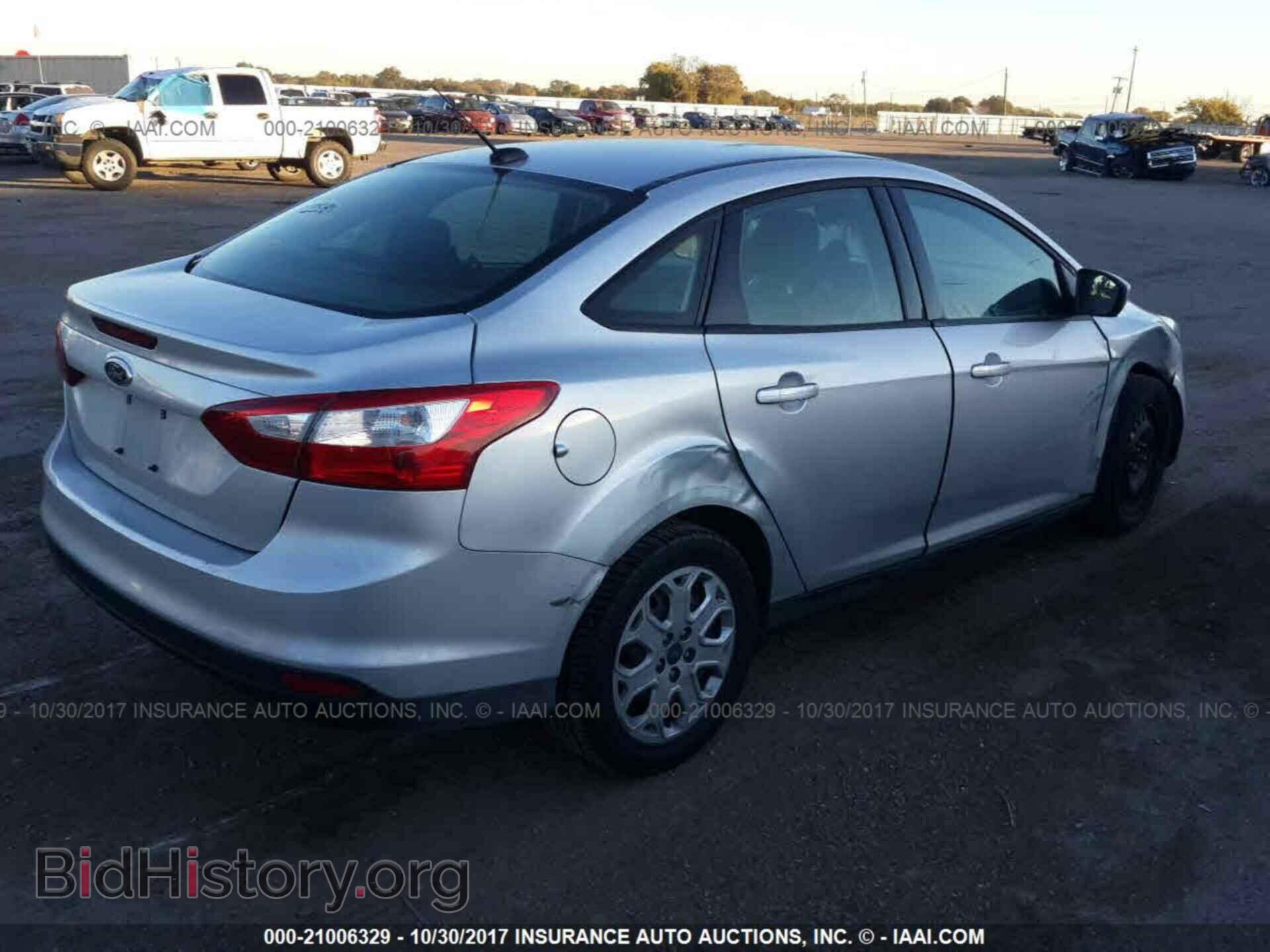 2012 Ford Focus - VIN: 1FAHP3F25CL207419 - Photo 4