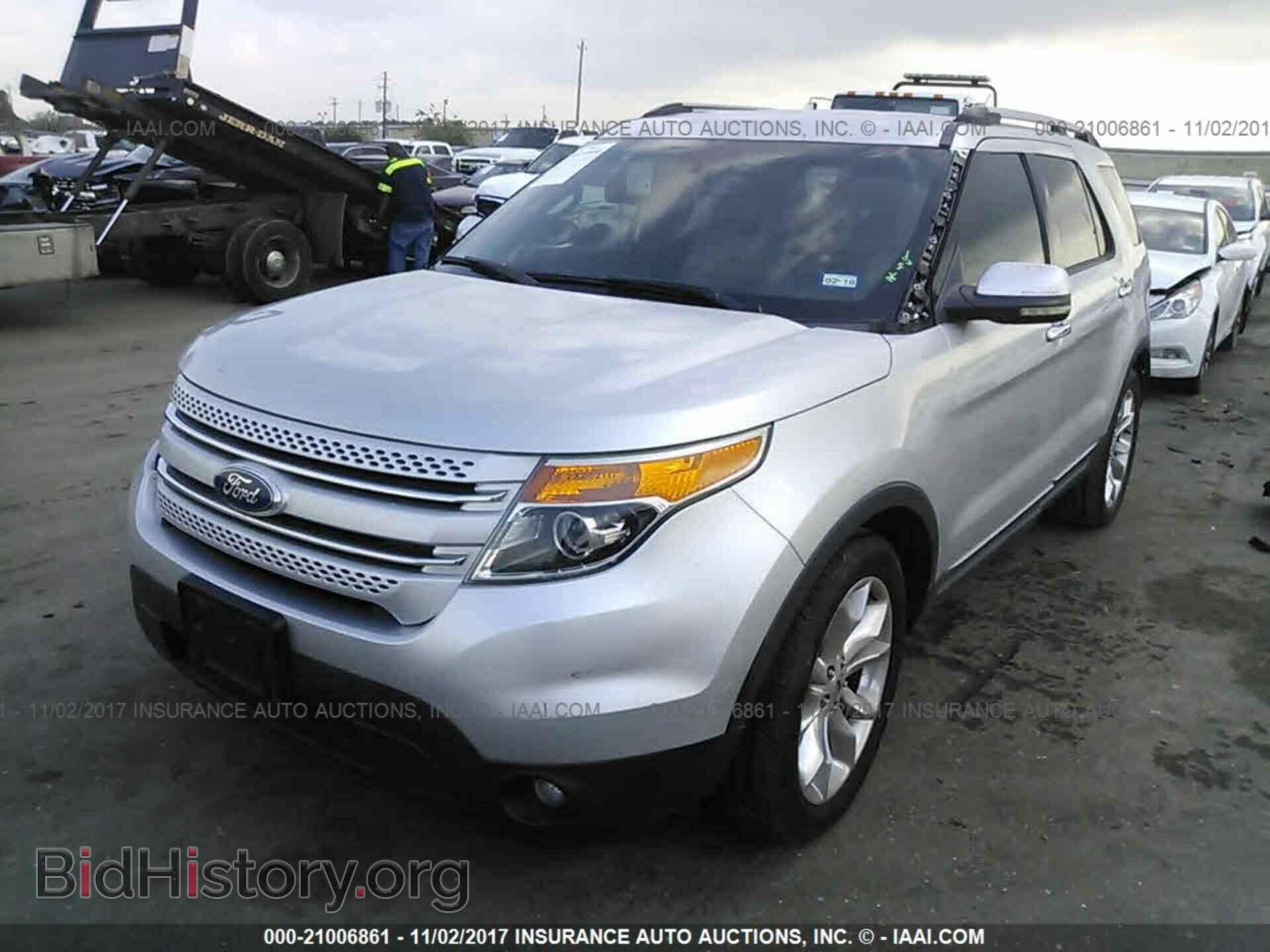 2011 Ford Explorer - VIN: 1FMHK7F88BGA60682 - Фото 2