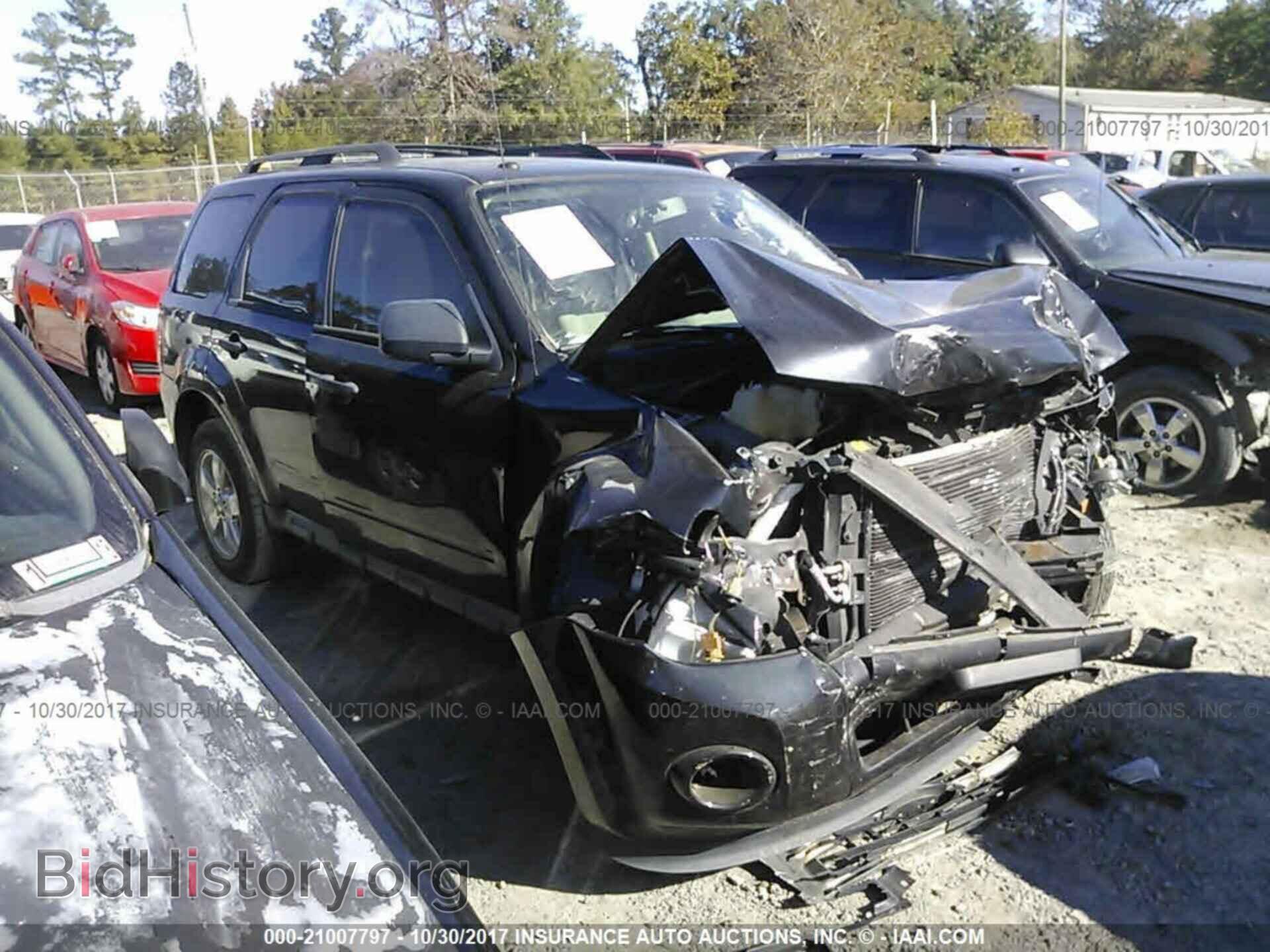 Photo 1FMCU0DG0BKA55382 - Ford Escape 2011