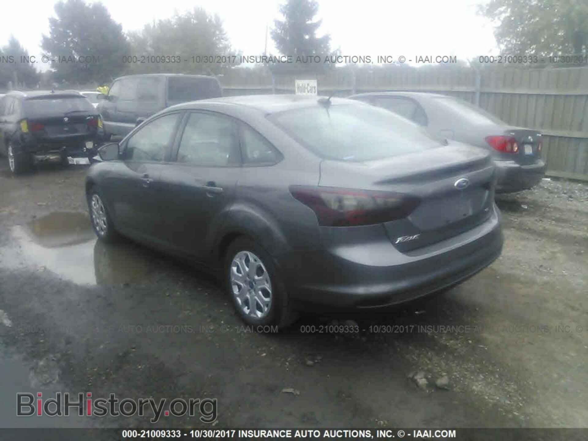 2012 Ford Focus - VIN: 1FAHP3F21CL261011 - Photo 3