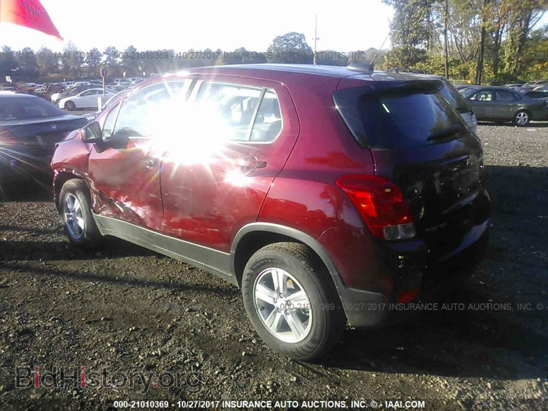 2017 Chevrolet Trax - VIN: 3GNCJNSB3HL270528 - Photo 3
