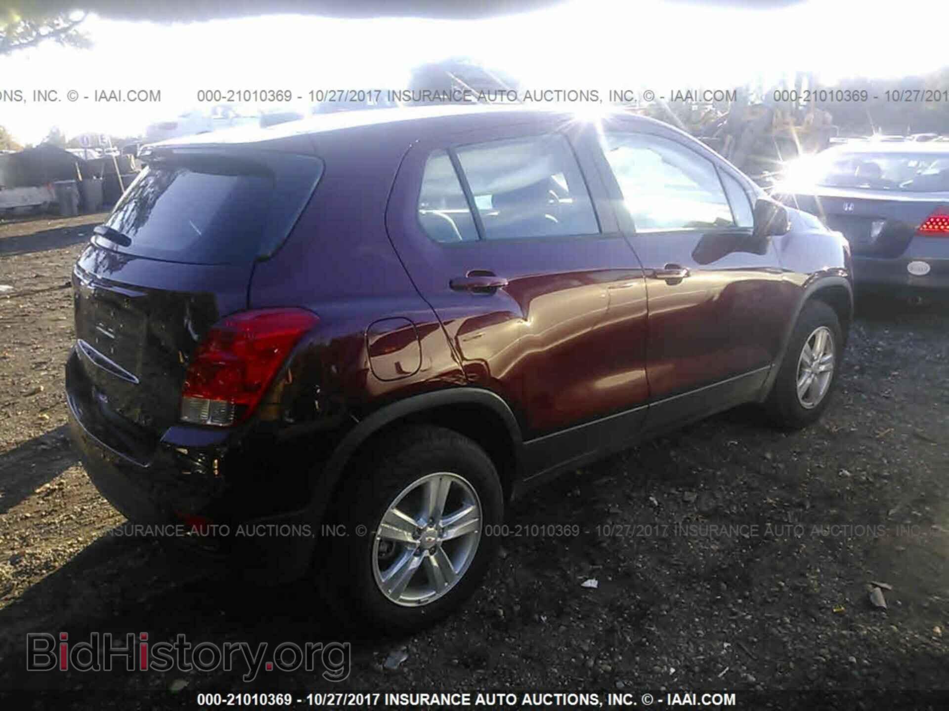 2017 Chevrolet Trax - VIN: 3GNCJNSB3HL270528 - Photo 4