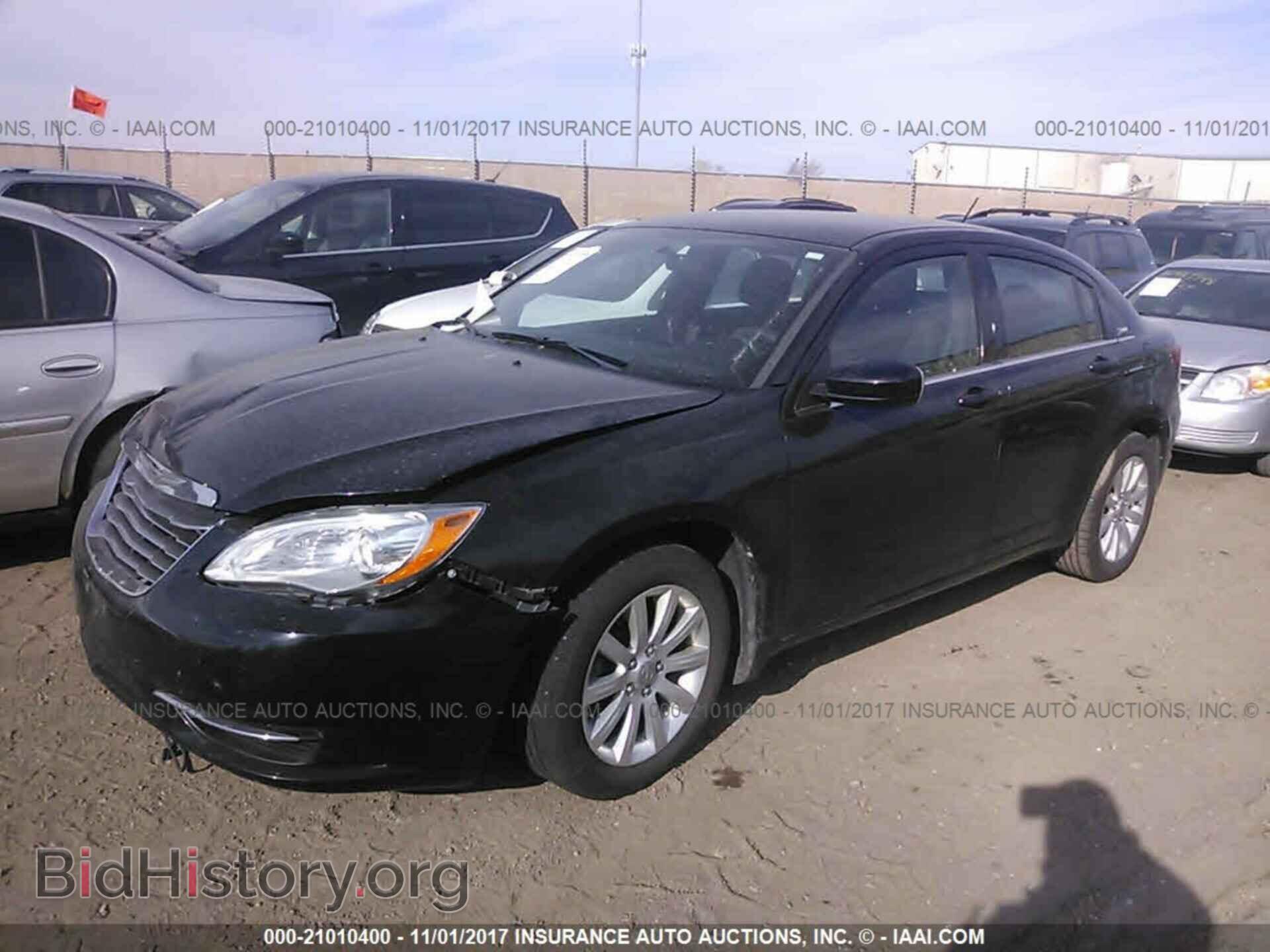 2013 Chrysler 200 - VIN: 1C3CCBBB9DN695381 - Photo 2