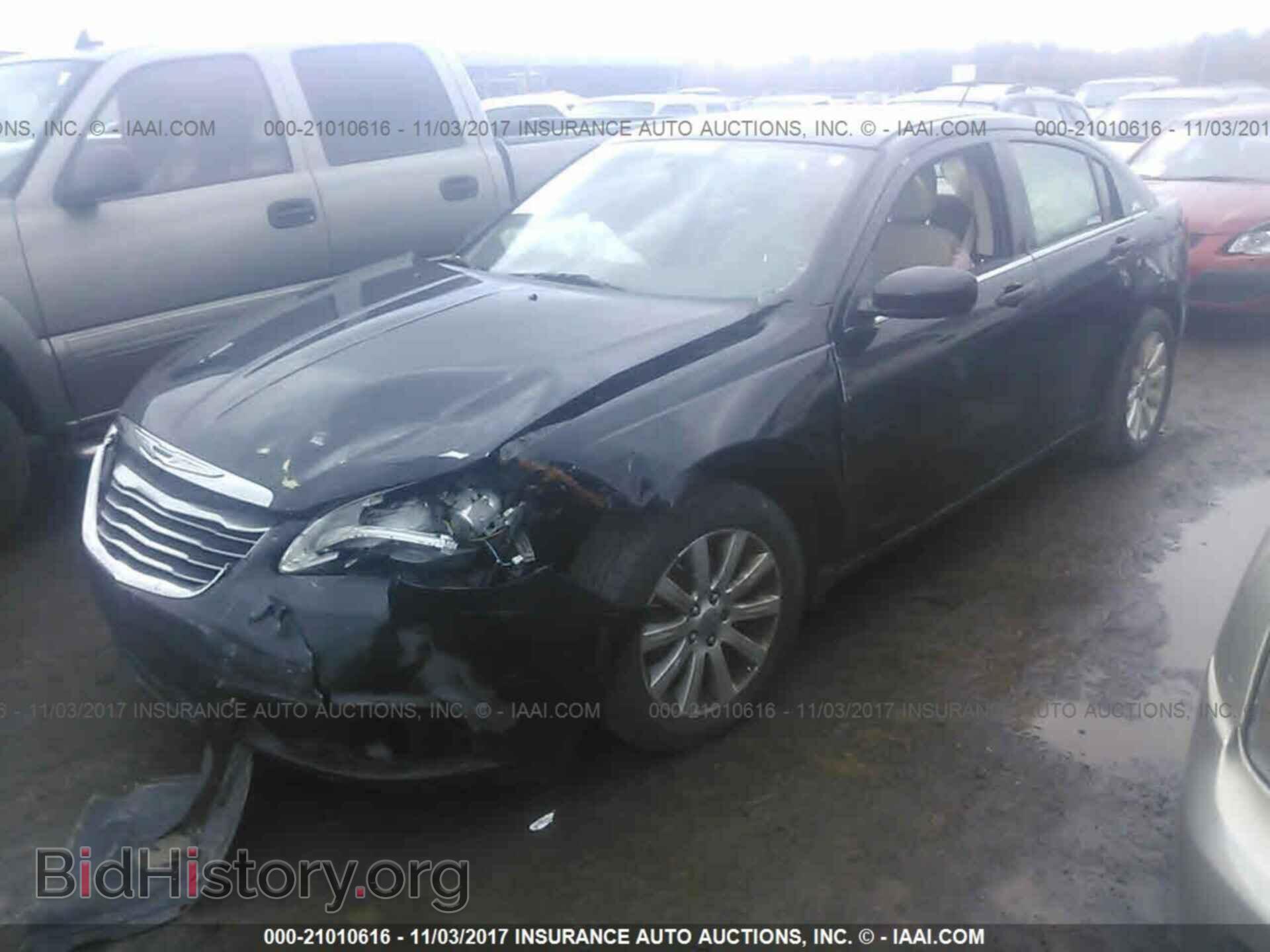 2013 Chrysler 200 - VIN: 1C3CCBBG0DN528077 - Фото 2