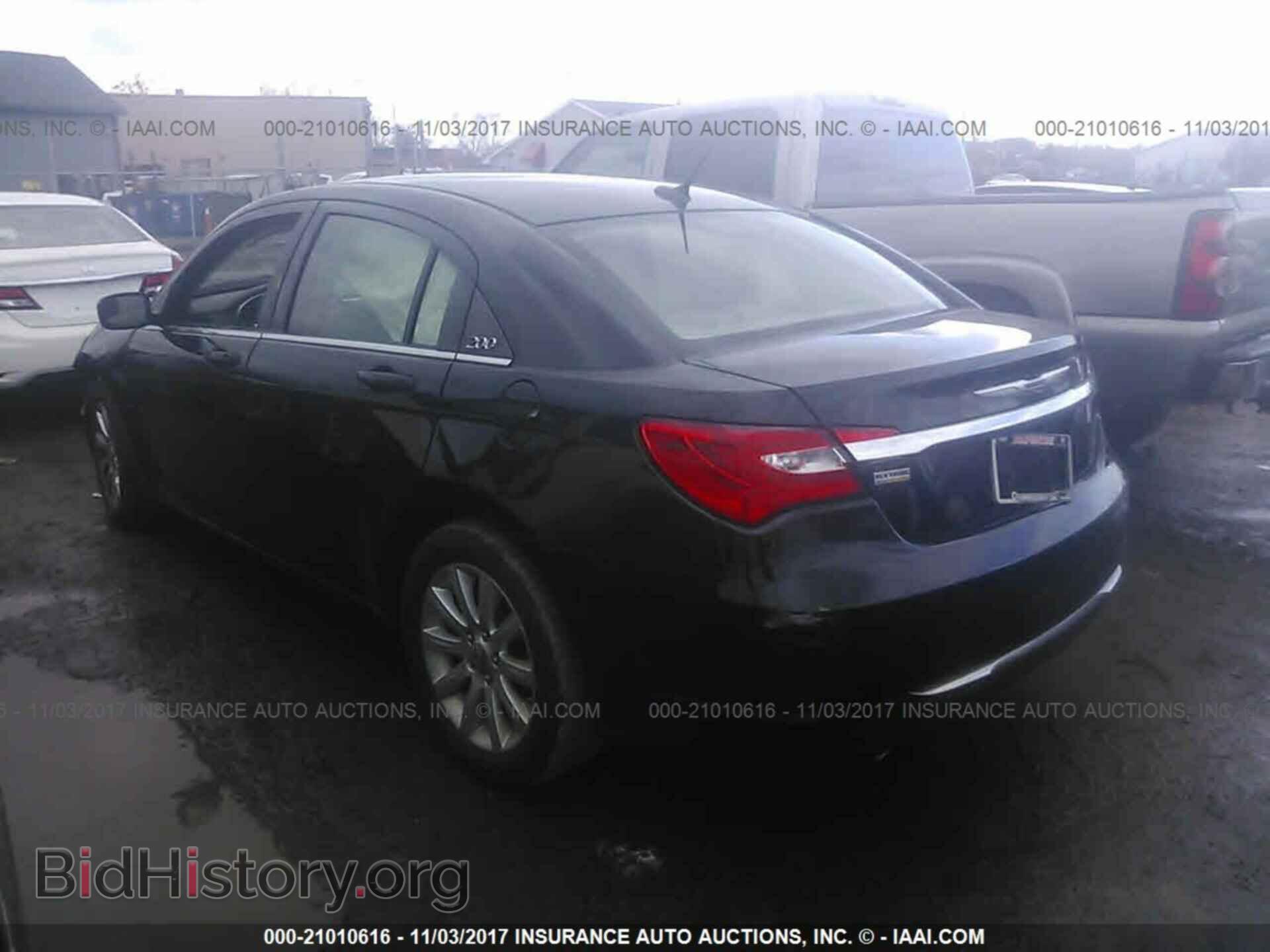 2013 Chrysler 200 - VIN: 1C3CCBBG0DN528077 - Фото 3
