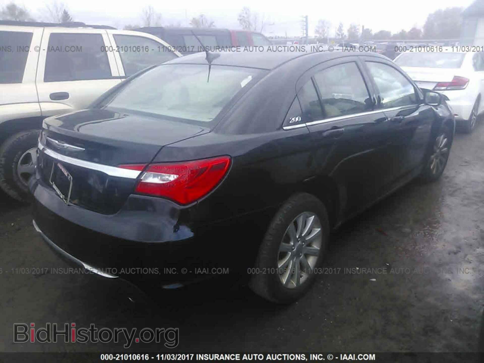 2013 Chrysler 200 - VIN: 1C3CCBBG0DN528077 - Фото 4