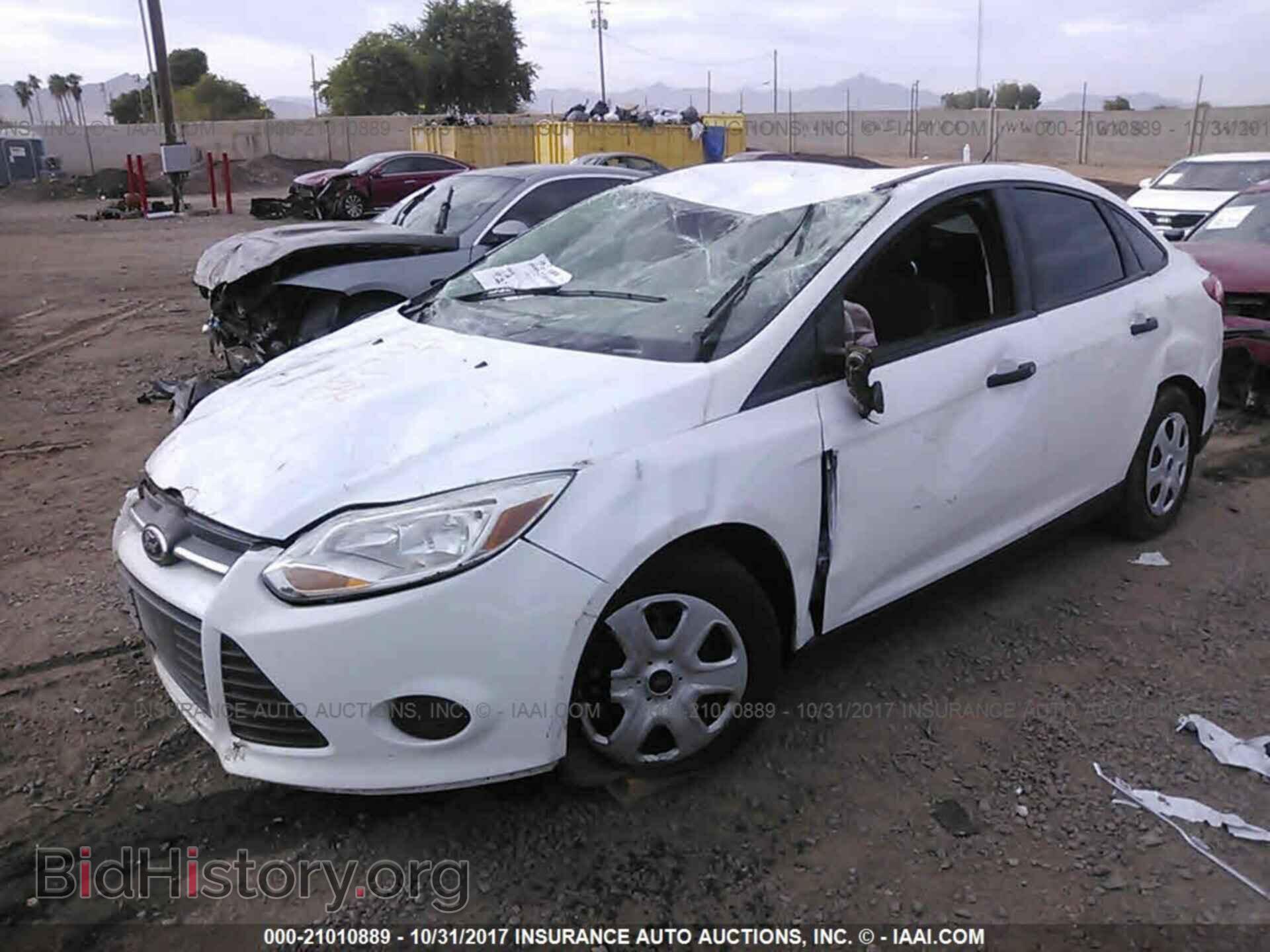 2014 Ford Focus - VIN: 1FADP3E24EL461738 - Фото 2