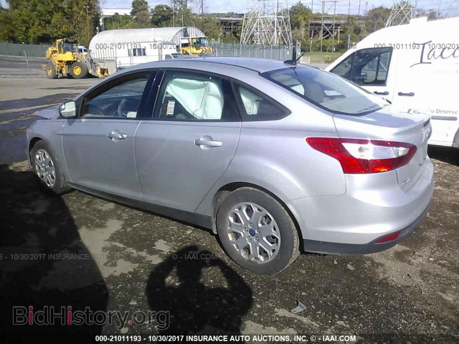 2012 Ford Focus - VIN: 1FAHP3F22CL149530 - Photo 3