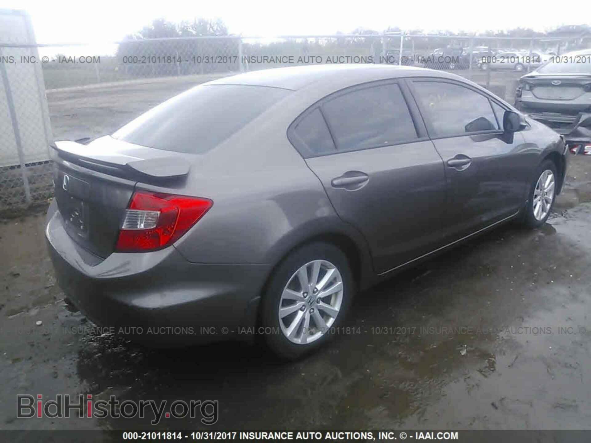 2012 Honda Civic - VIN: 2HGFB2F83CH523916 - Photo 4
