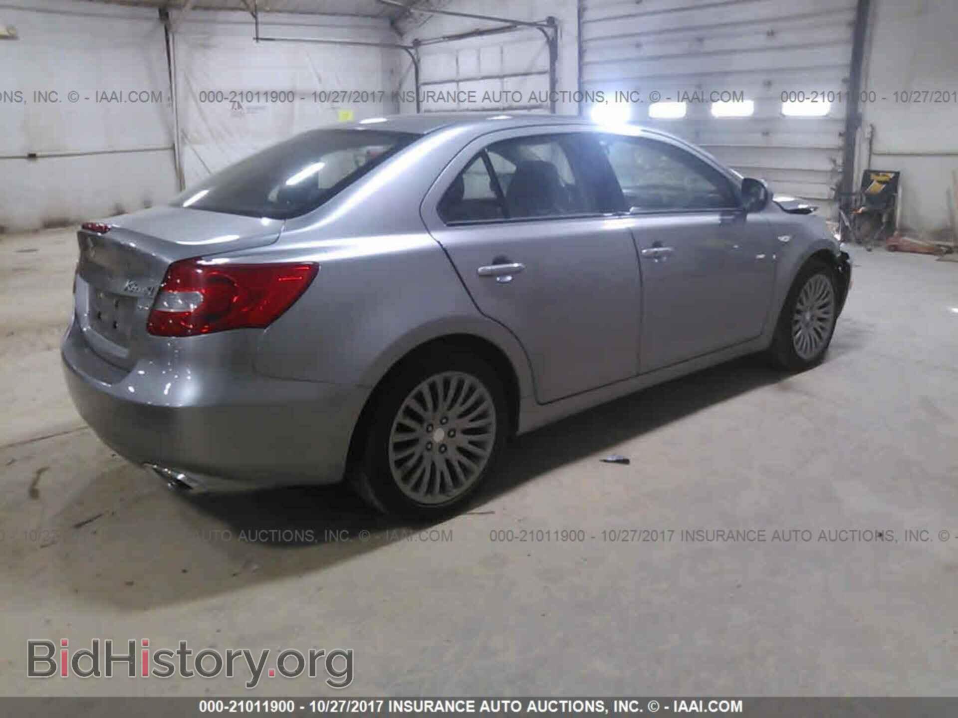 2011 Suzuki Kizashi - VIN: JS2RF9A36B6110348 - Photo 4