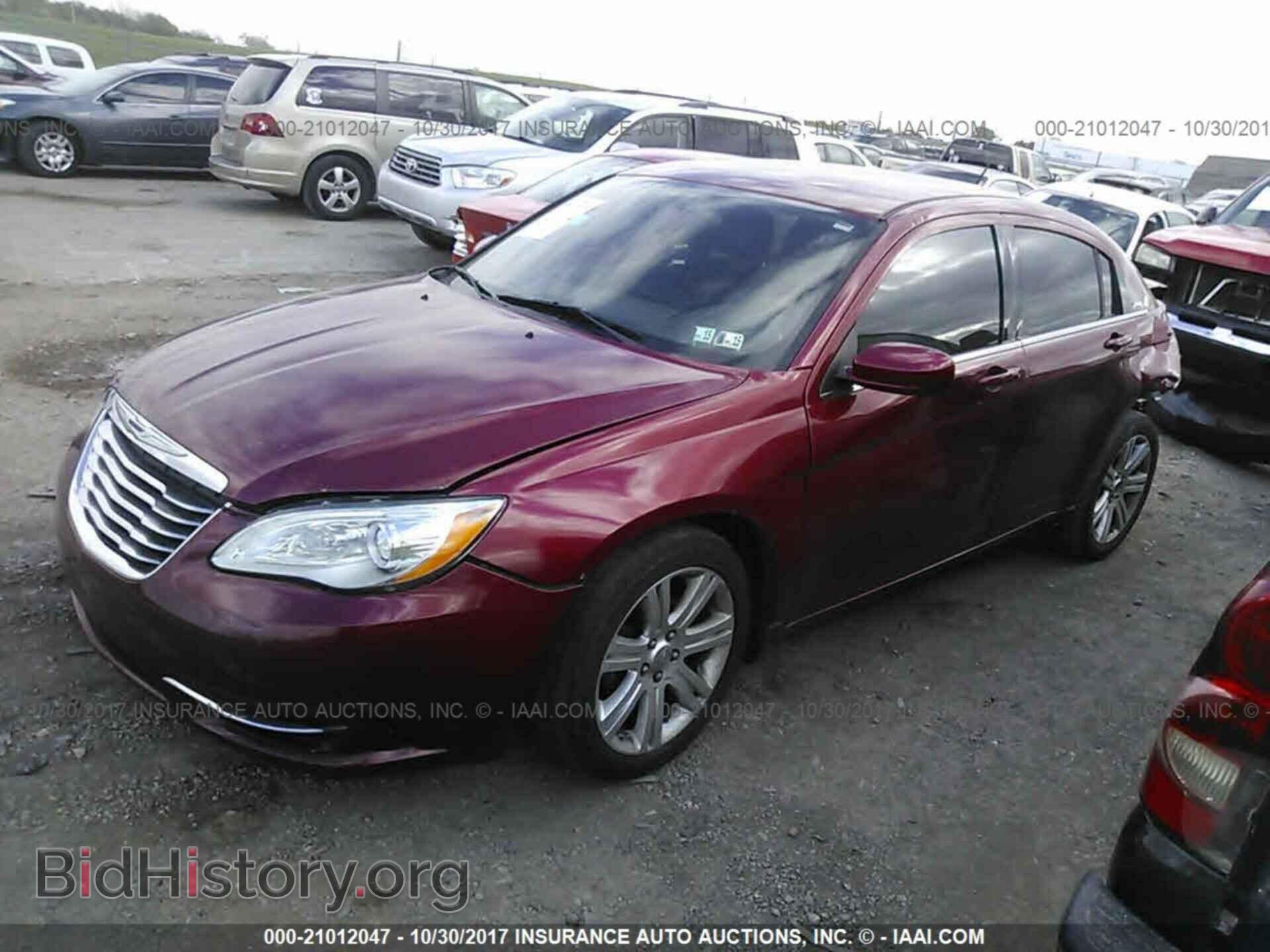 2013 Chrysler 200 - VIN: 1C3CCBAB5DN669748 - Photo 2