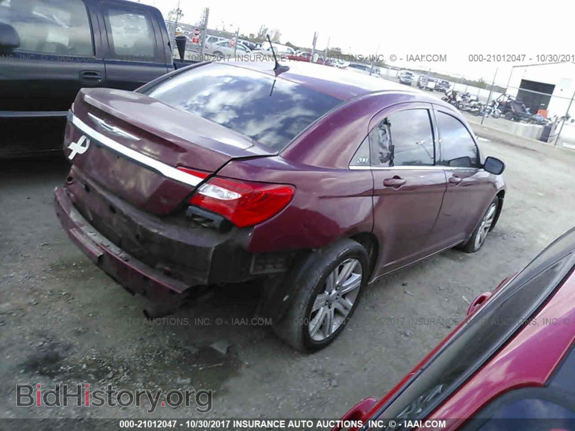 2013 Chrysler 200 - VIN: 1C3CCBAB5DN669748 - Photo 4