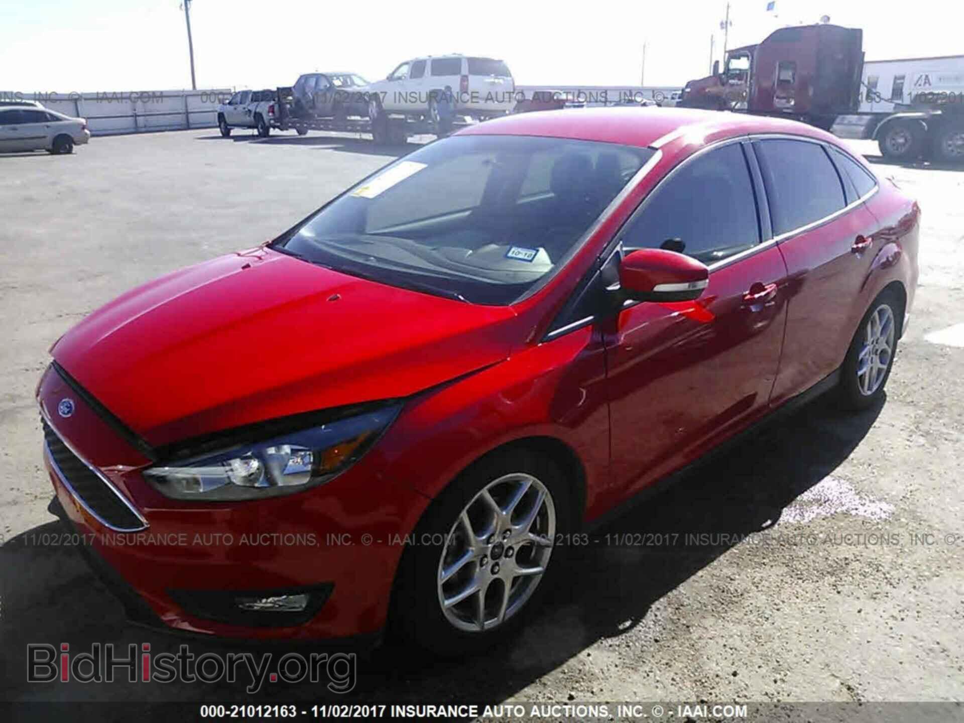 2015 Ford Focus - VIN: 1FADP3F27FL296459 - Photo 2