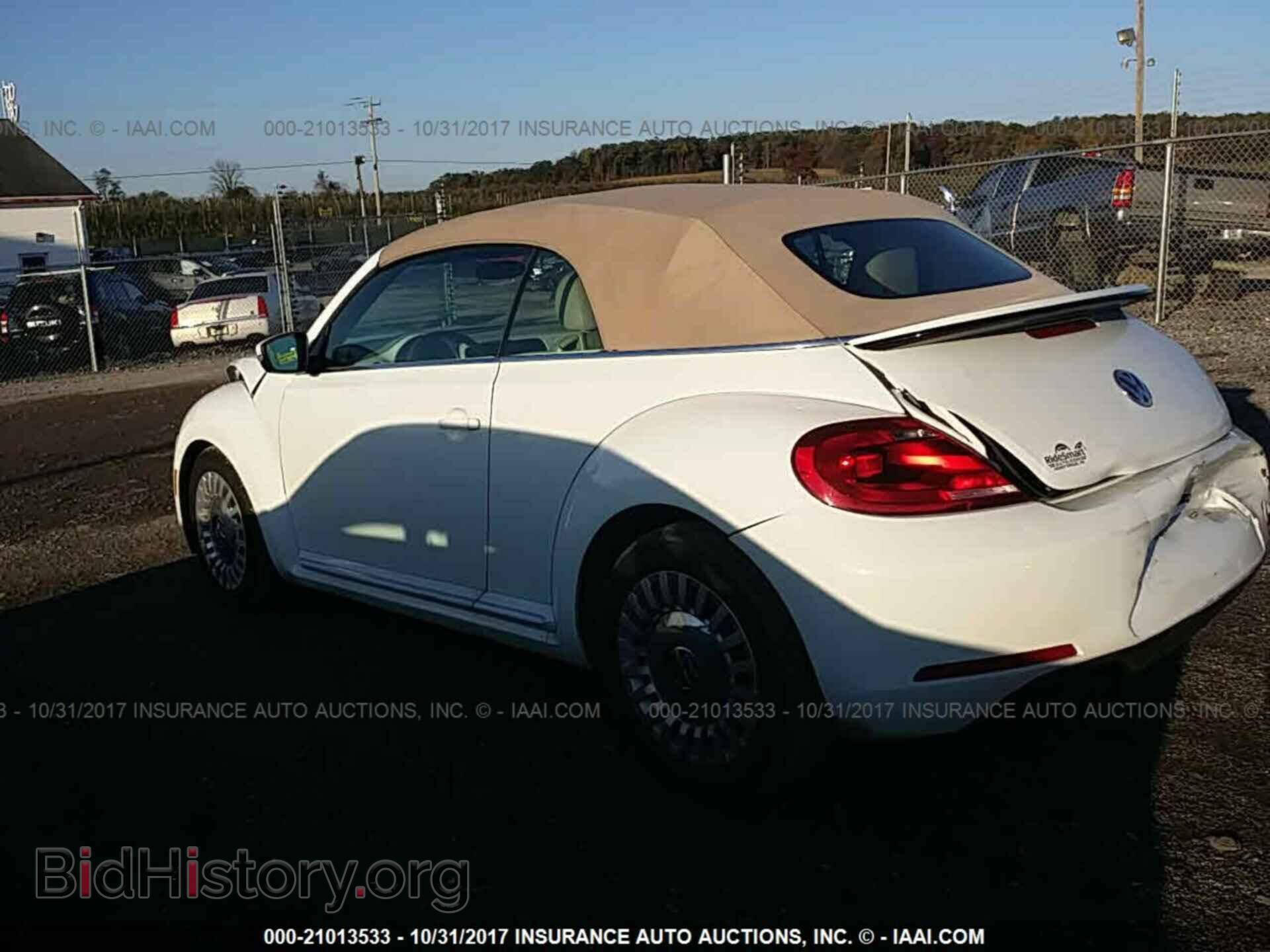 2014 Volkswagen Beetle - VIN: 3VW517AT8EM824043 - Фото 3