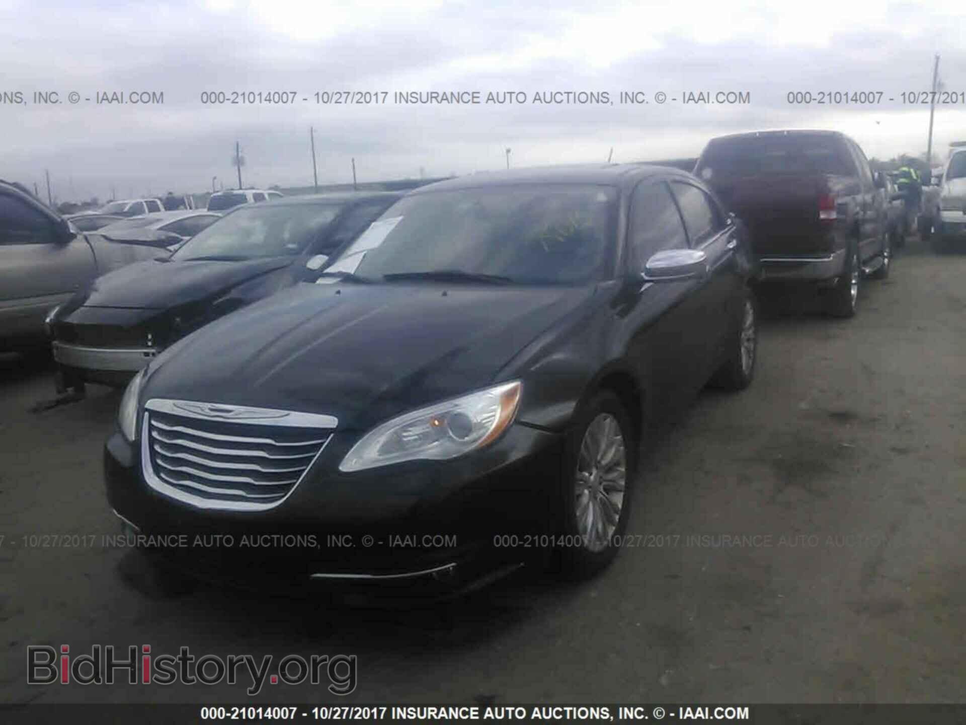 2011 Chrysler 200 - VIN: 1C3BC2FG3BN548469 - Фото 2