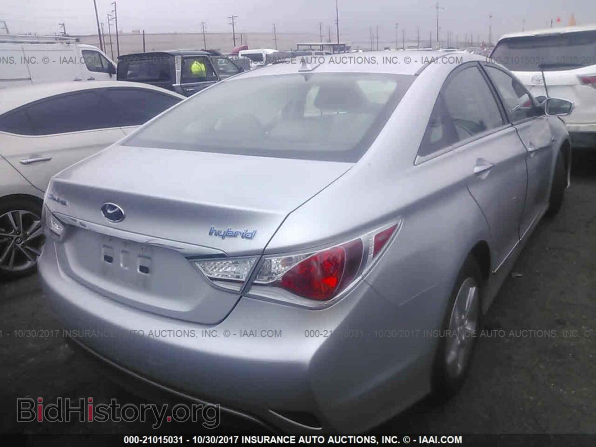 2012 Hyundai Sonata - VIN: KMHEC4A45CA033835 - Photo 4