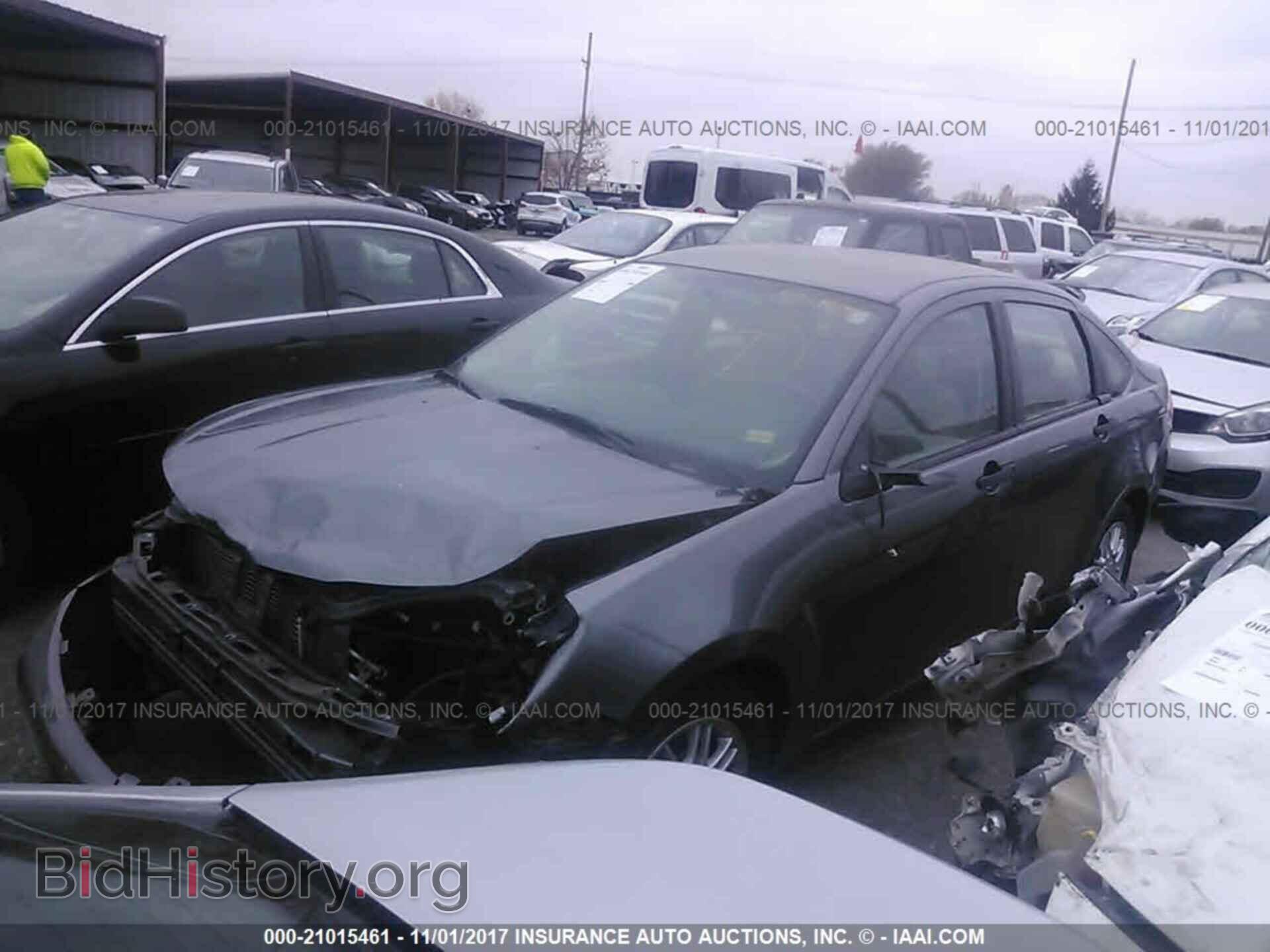 2011 Ford Focus - VIN: 1FAHP3FN2BW179943 - Фото 2