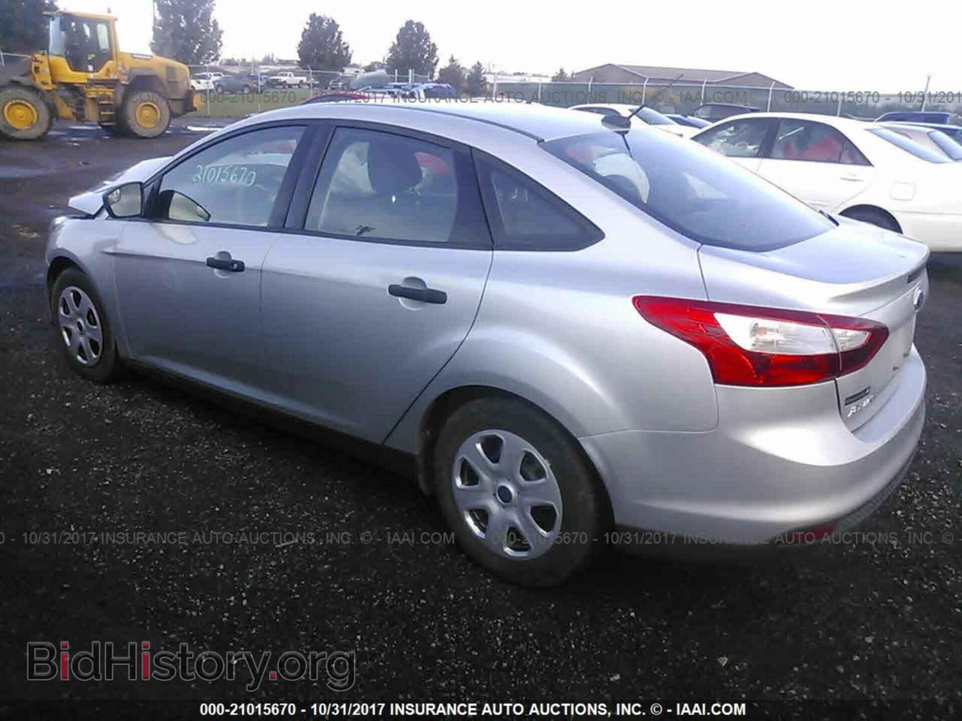 2014 Ford Focus - VIN: 1FADP3E23EL418153 - Photo 3