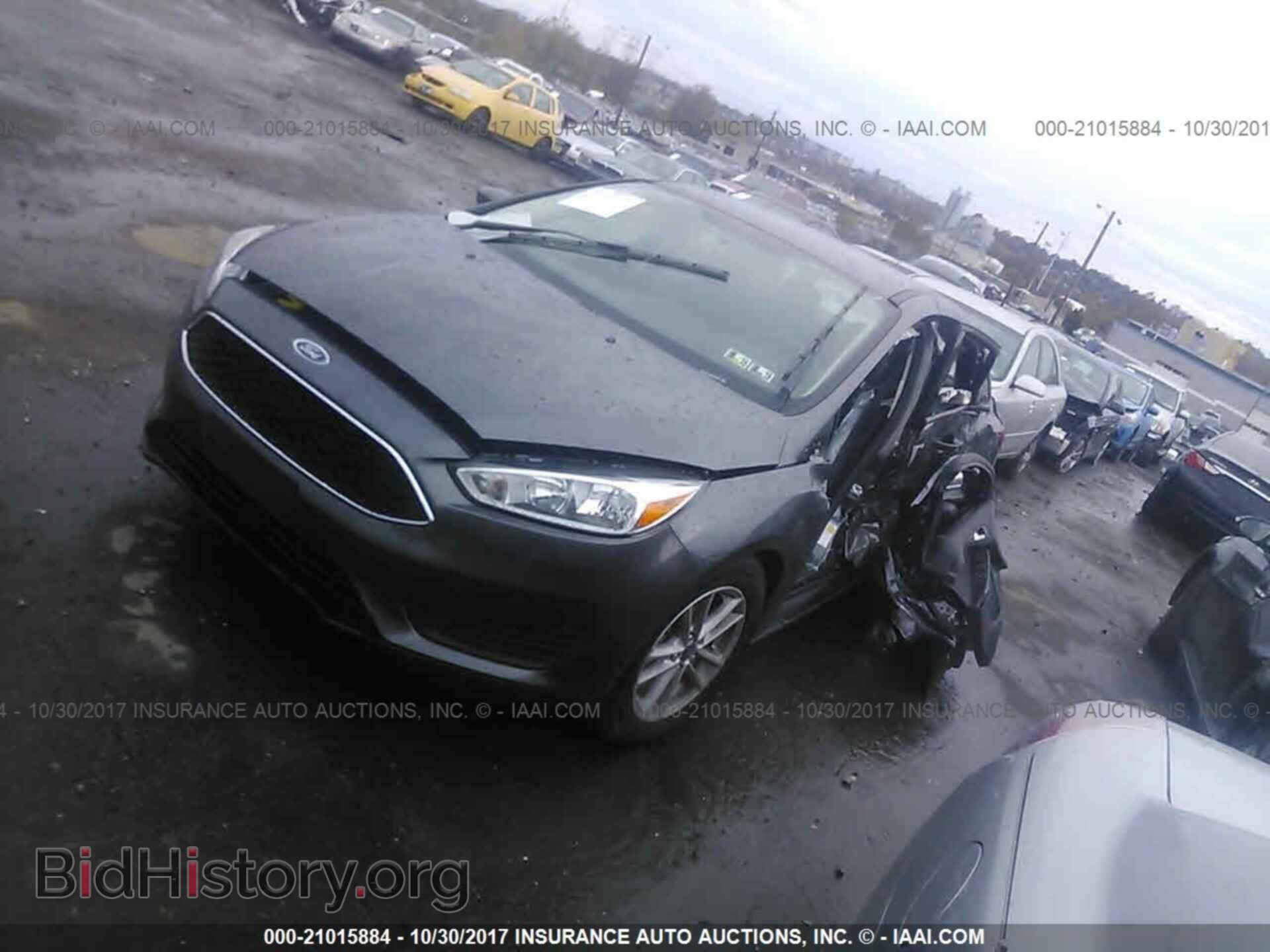 2017 Ford Focus - VIN: 1FADP3F22HL240870 - Photo 2