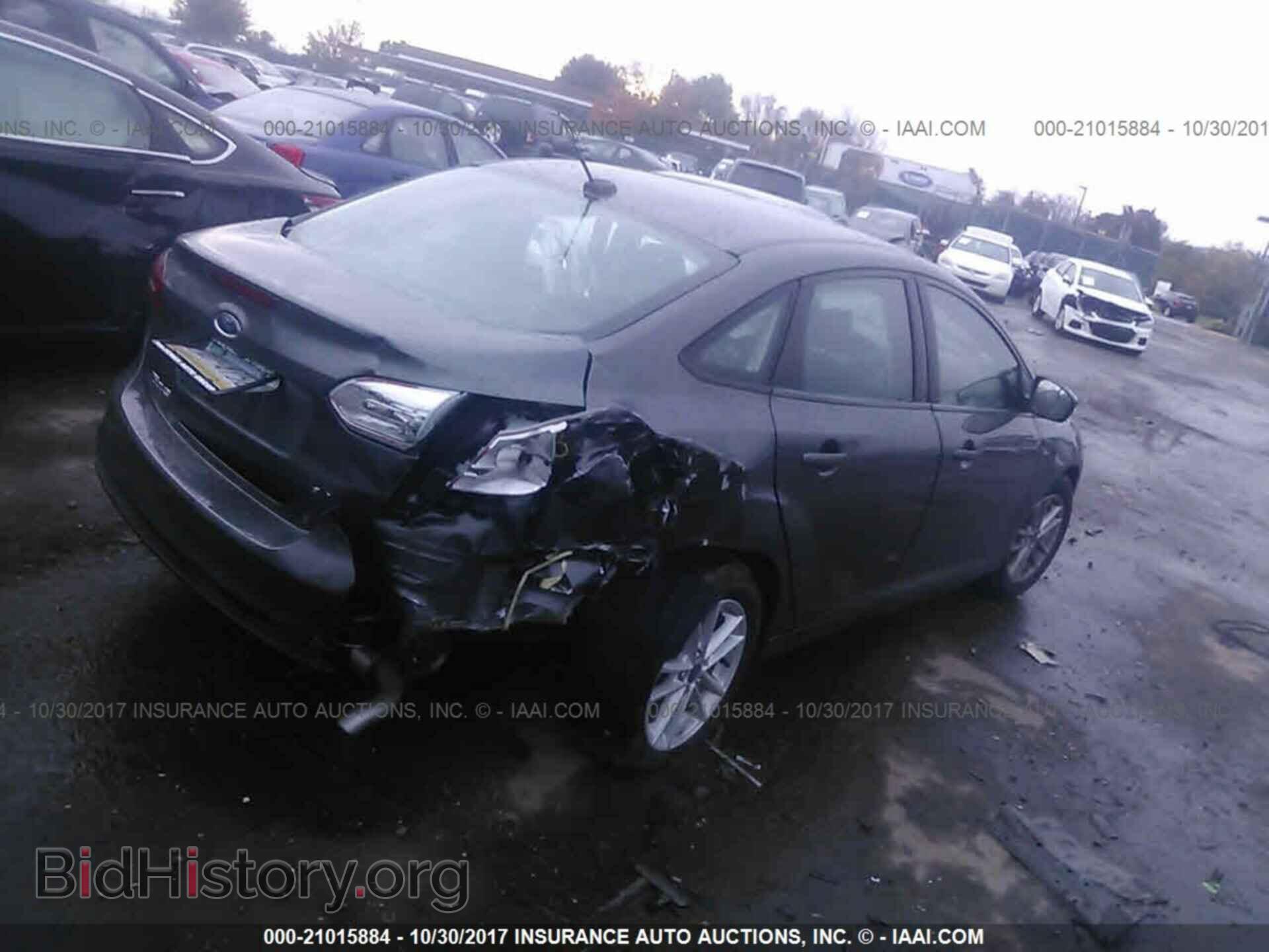 2017 Ford Focus - VIN: 1FADP3F22HL240870 - Photo 4
