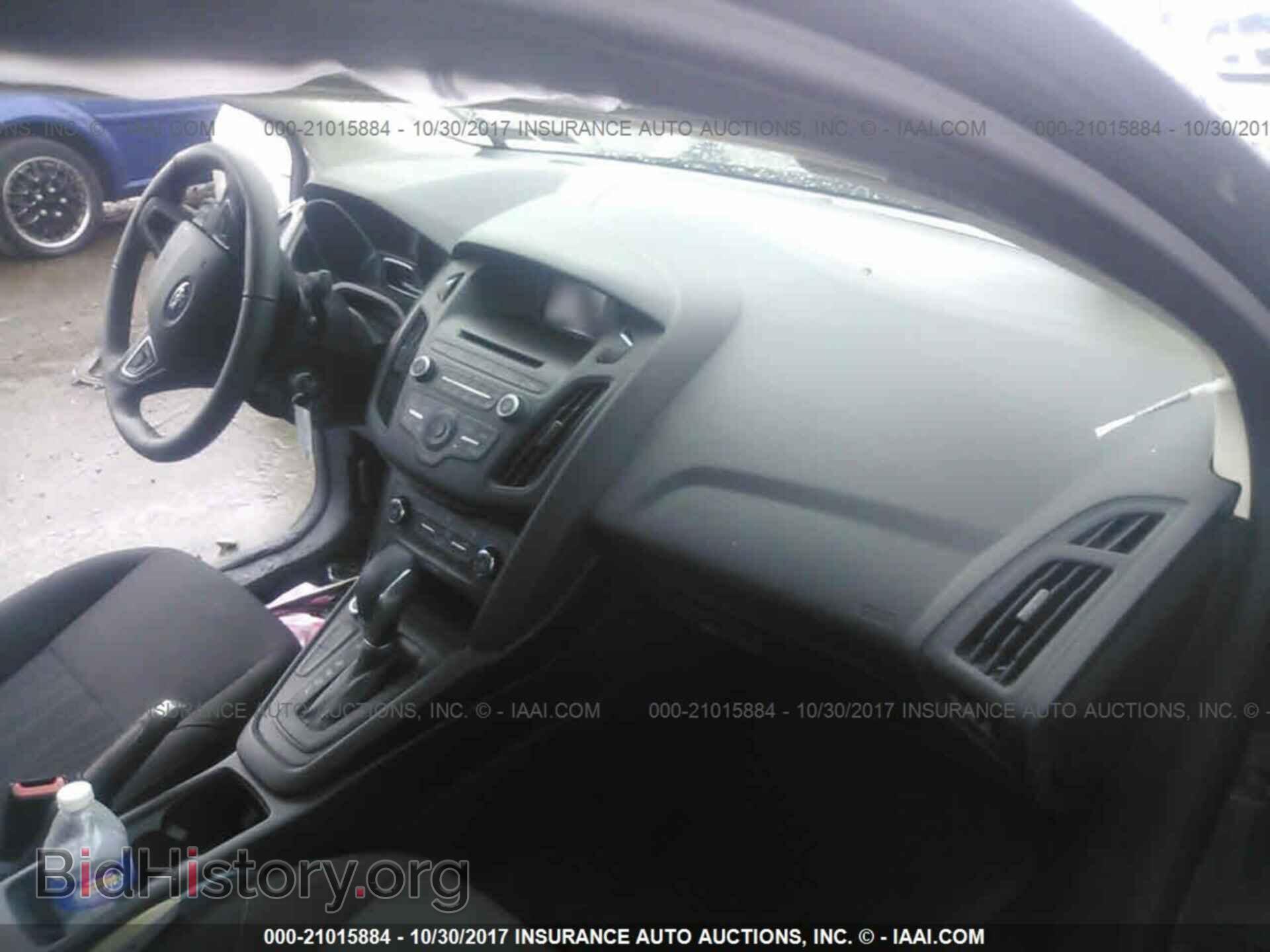 2017 Ford Focus - VIN: 1FADP3F22HL240870 - Photo 5
