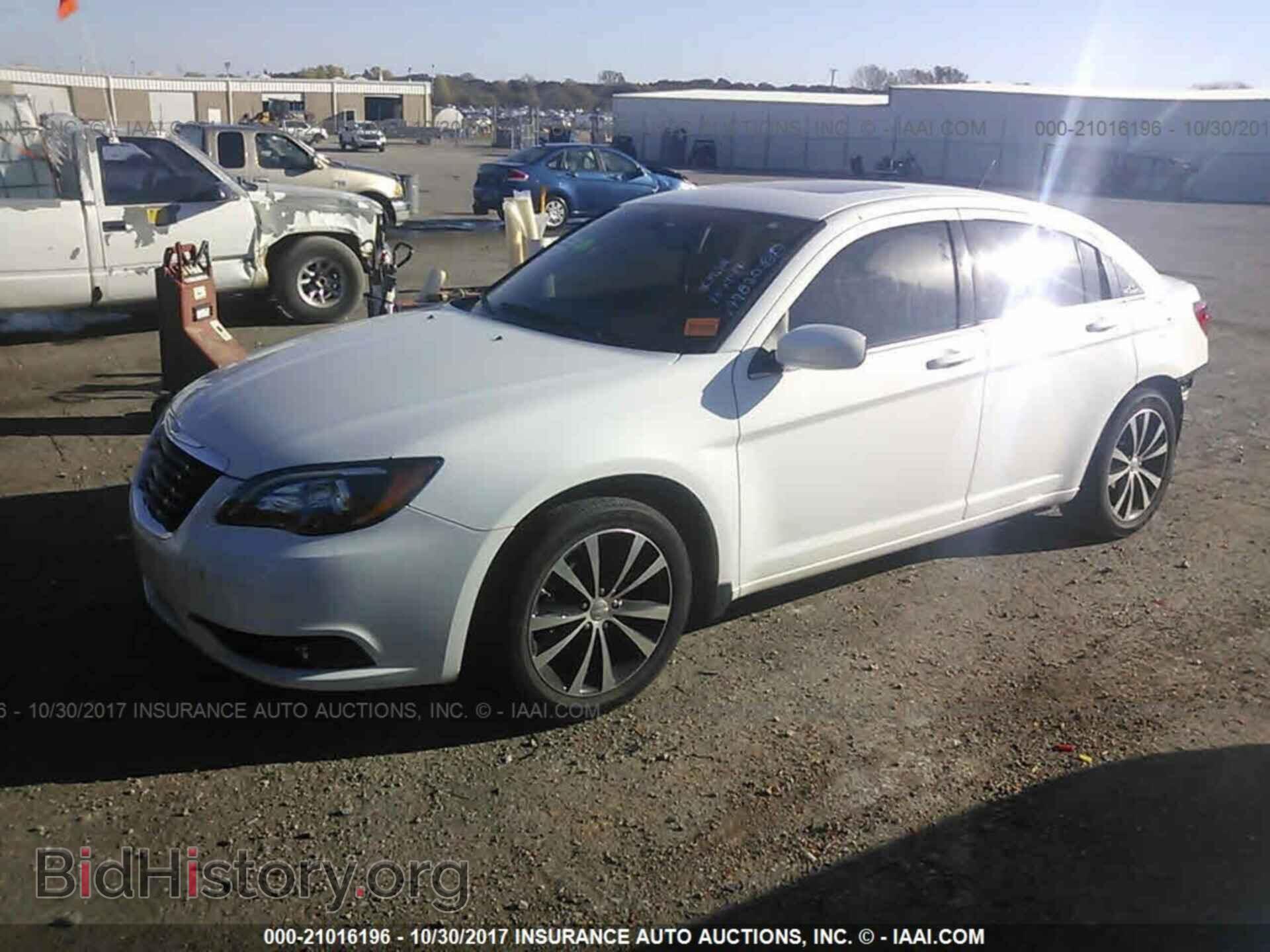 2013 Chrysler 200 - VIN: 1C3CCBCG7DN638235 - Фото 2