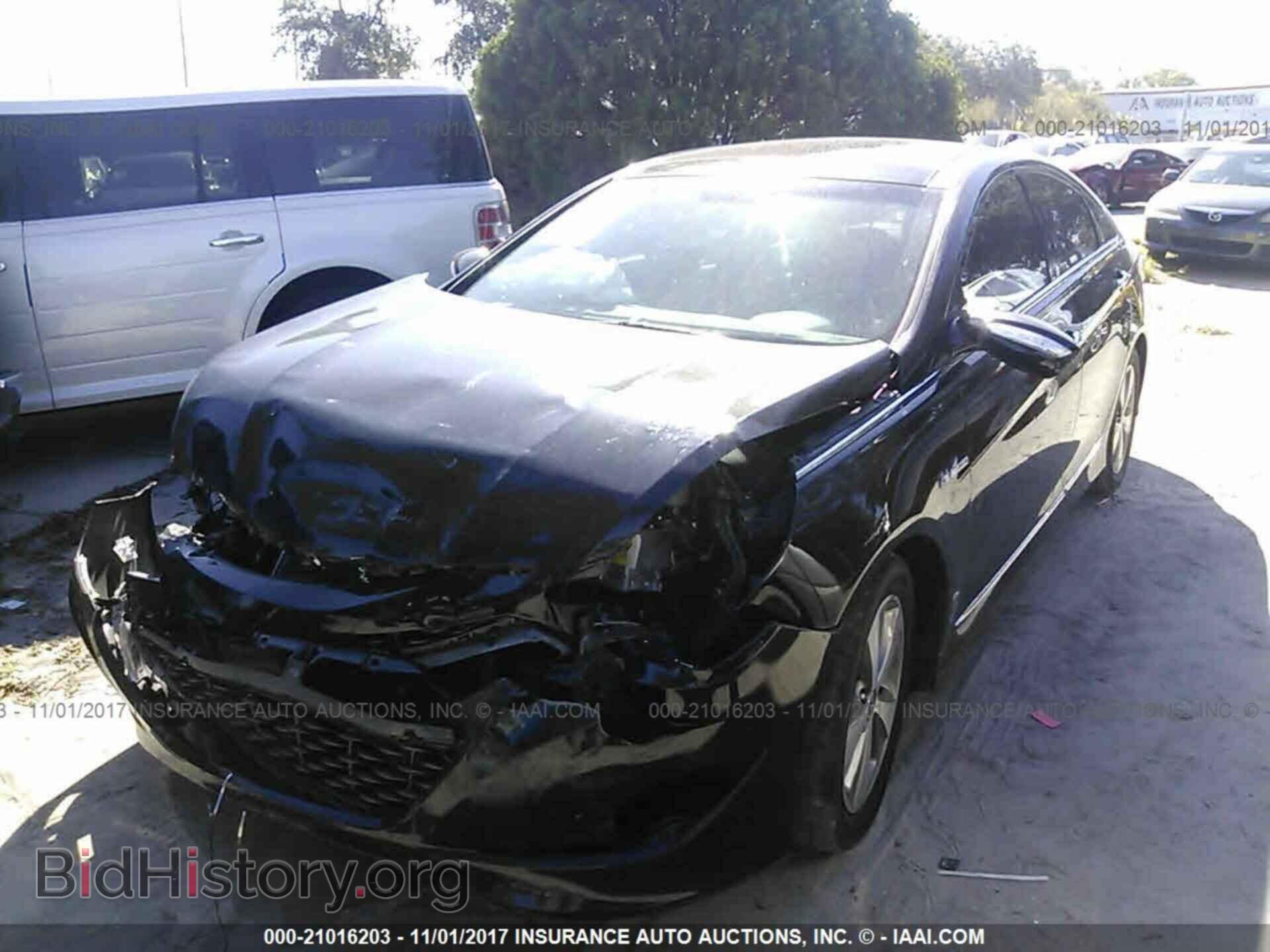 2012 Hyundai Sonata - VIN: KMHEC4A48CA057529 - Photo 2