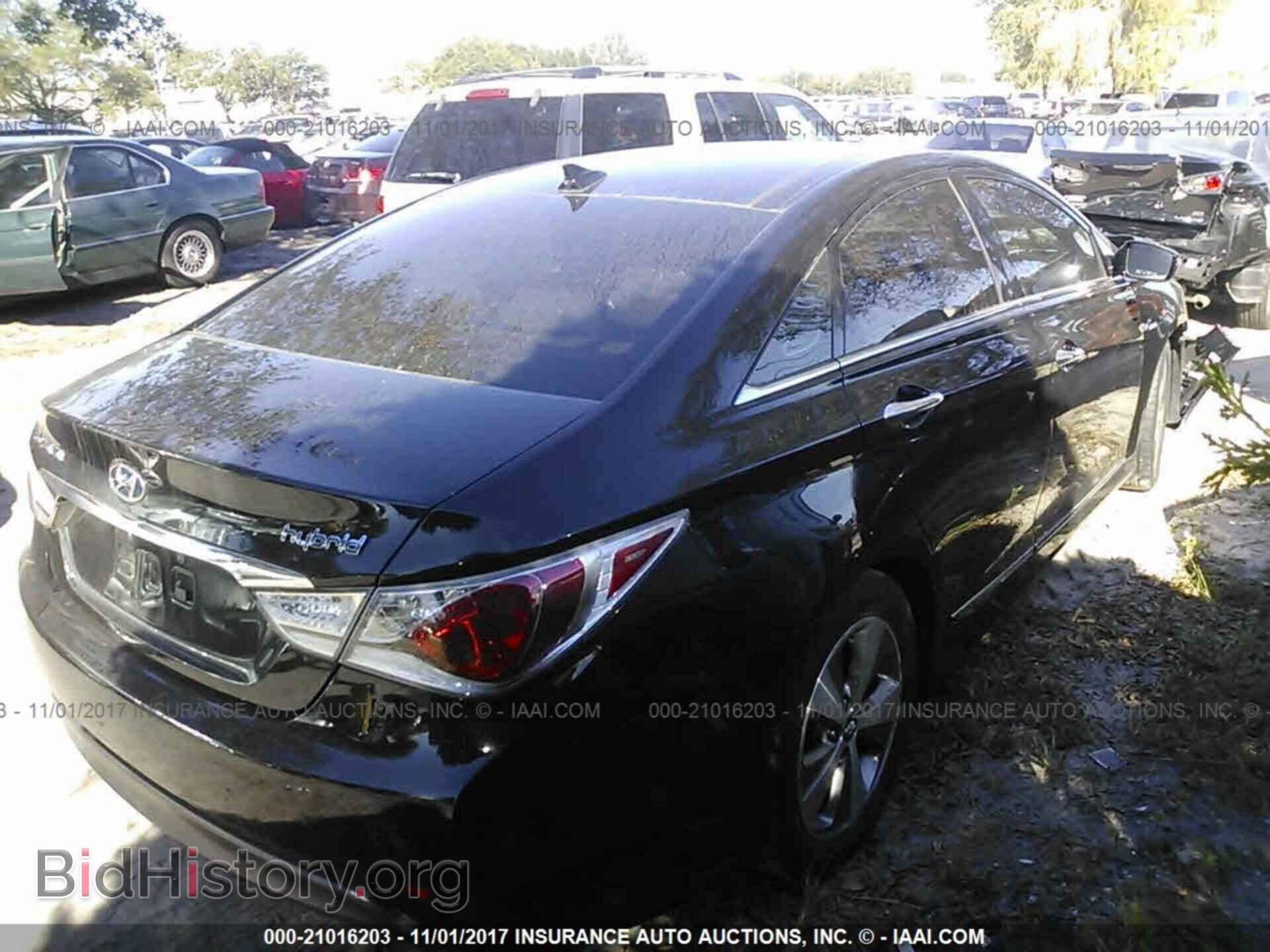 2012 Hyundai Sonata - VIN: KMHEC4A48CA057529 - Photo 4