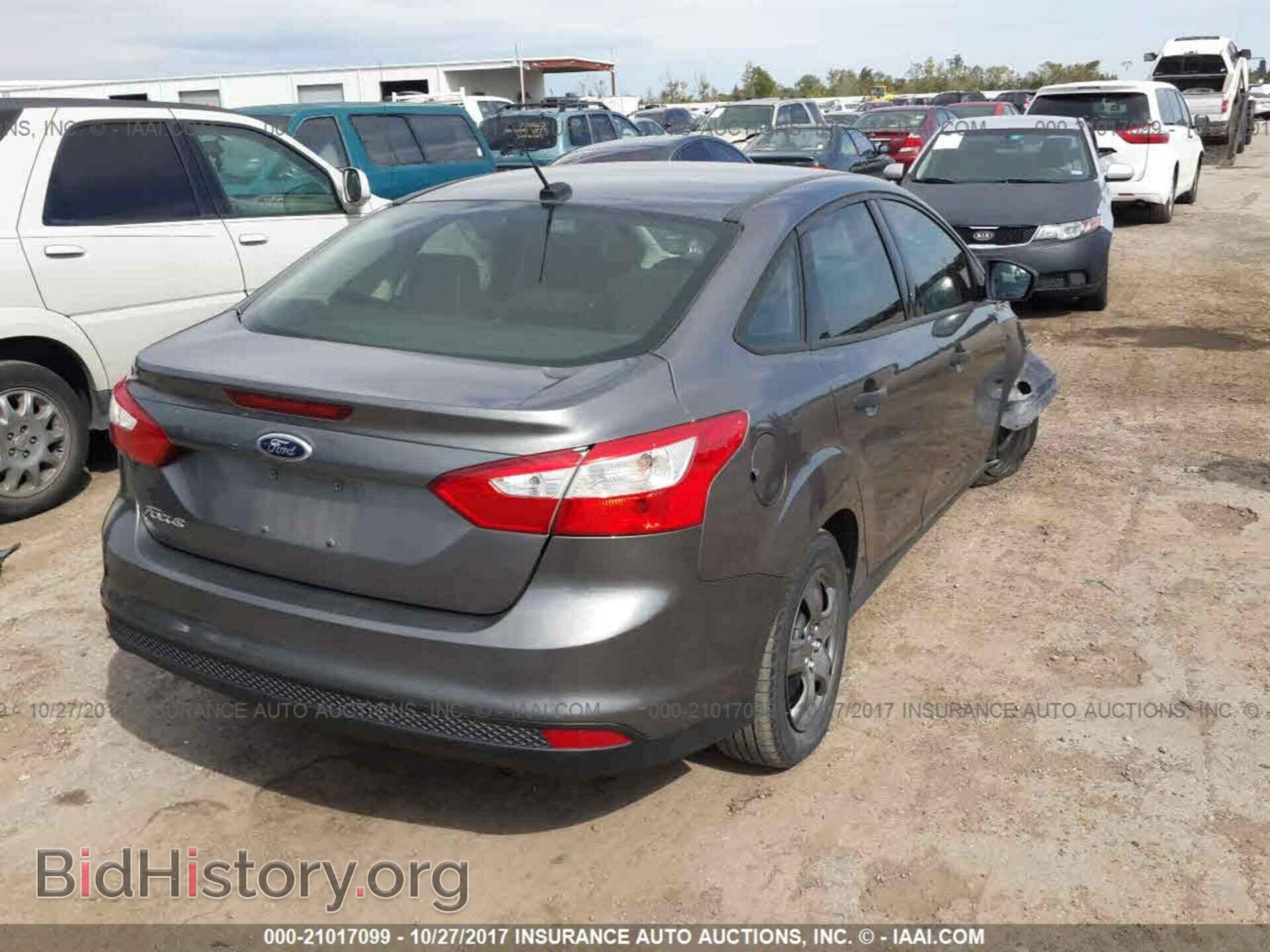 2012 Ford Focus - VIN: 1FAHP3E21CL361756 - Photo 4