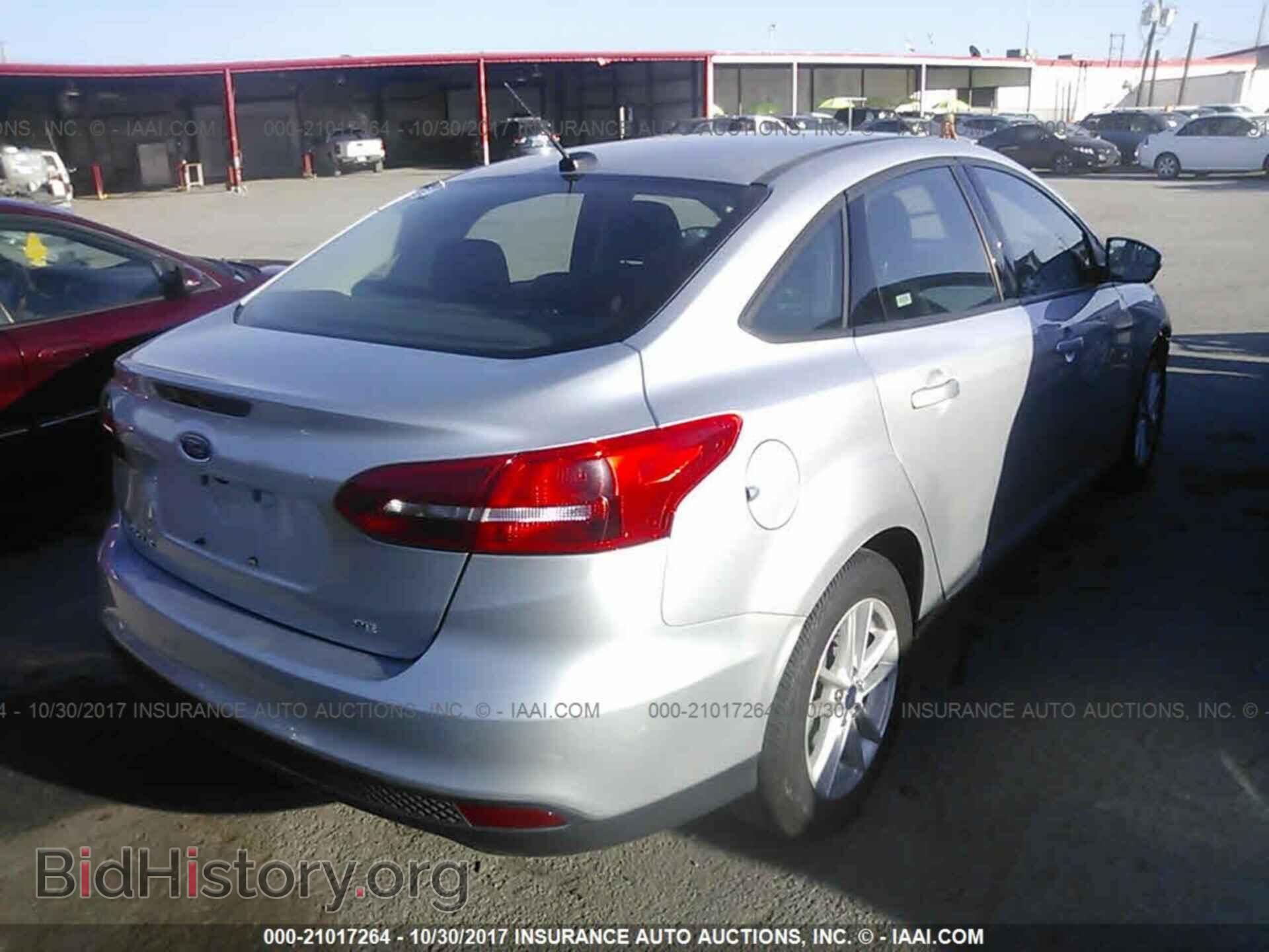 2016 Ford Focus - VIN: 1FADP3F28GL286606 - Photo 4