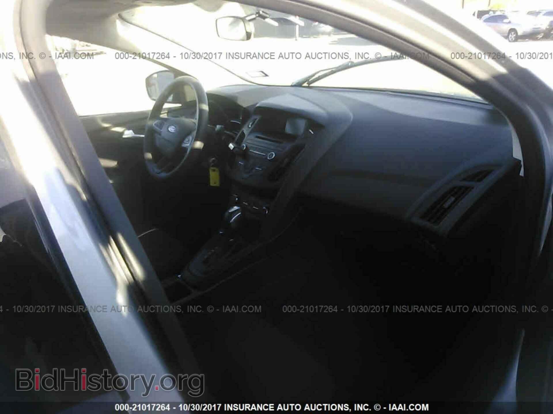 2016 Ford Focus - VIN: 1FADP3F28GL286606 - Photo 5