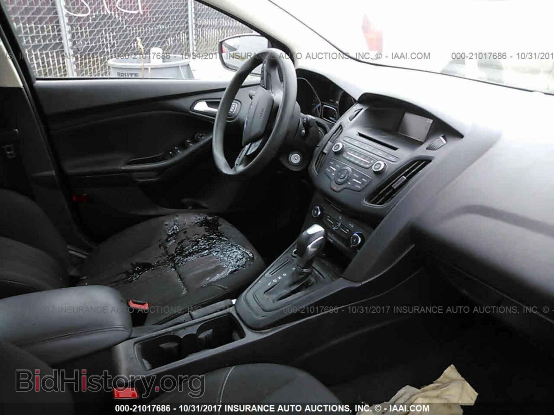 2016 Ford Focus - VIN: 1FADP3F26GL405074 - Photo 5