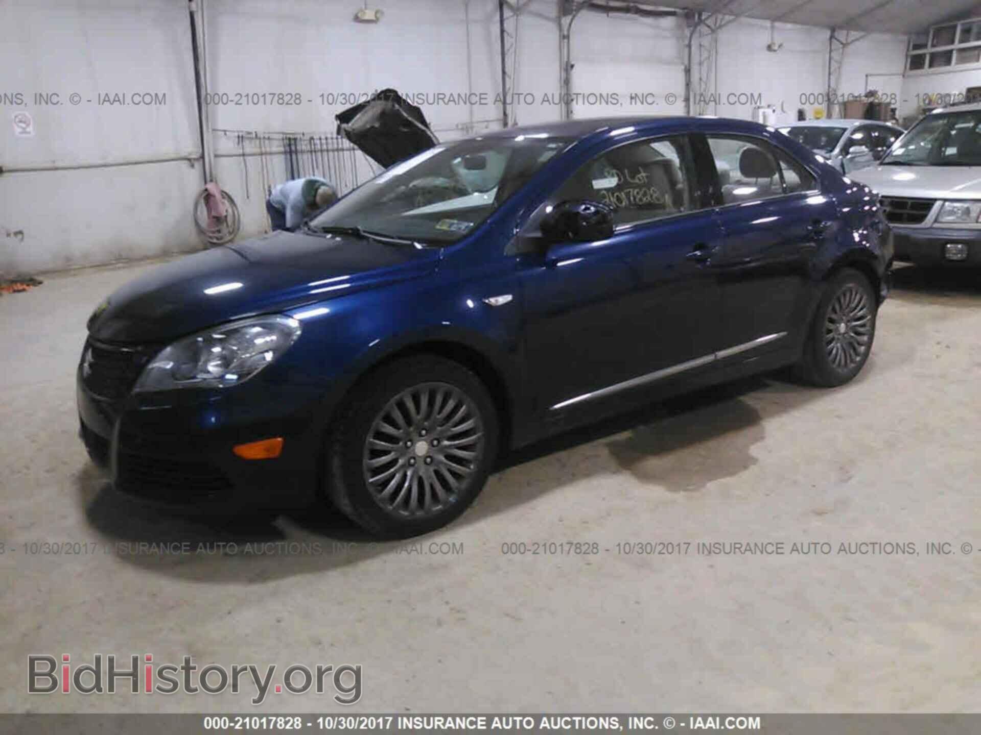2012 Suzuki Kizashi - VIN: JS2RF9A33C6100619 - Photo 2