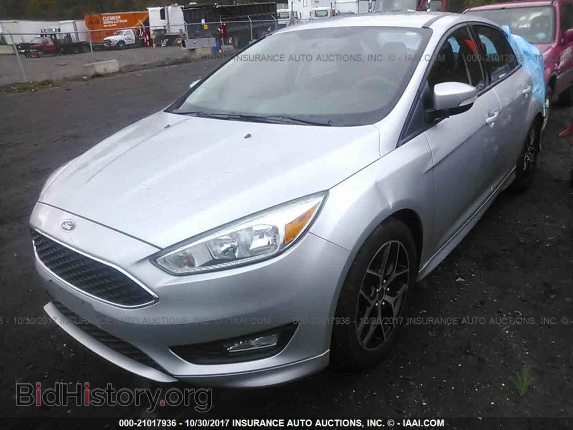 2015 Ford Focus - VIN: 1FADP3F22FL258668 - Photo 2
