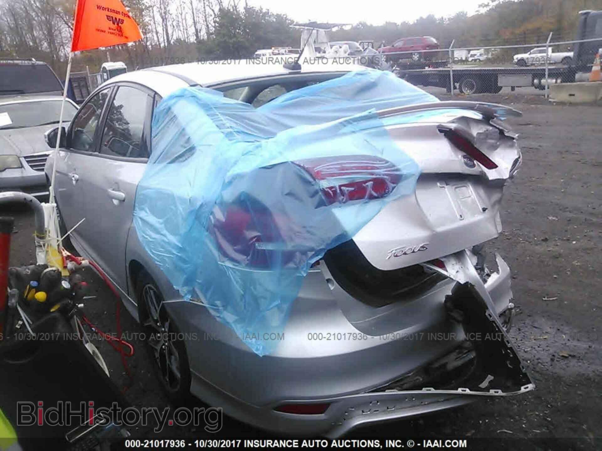 2015 Ford Focus - VIN: 1FADP3F22FL258668 - Photo 3