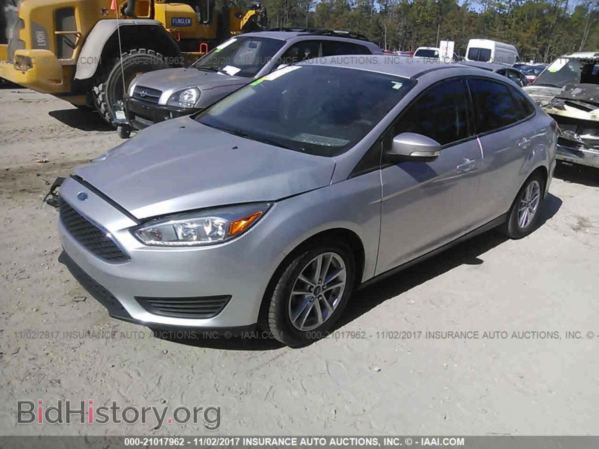 2015 Ford Focus - VIN: 1FADP3F24FL382070 - Фото 2