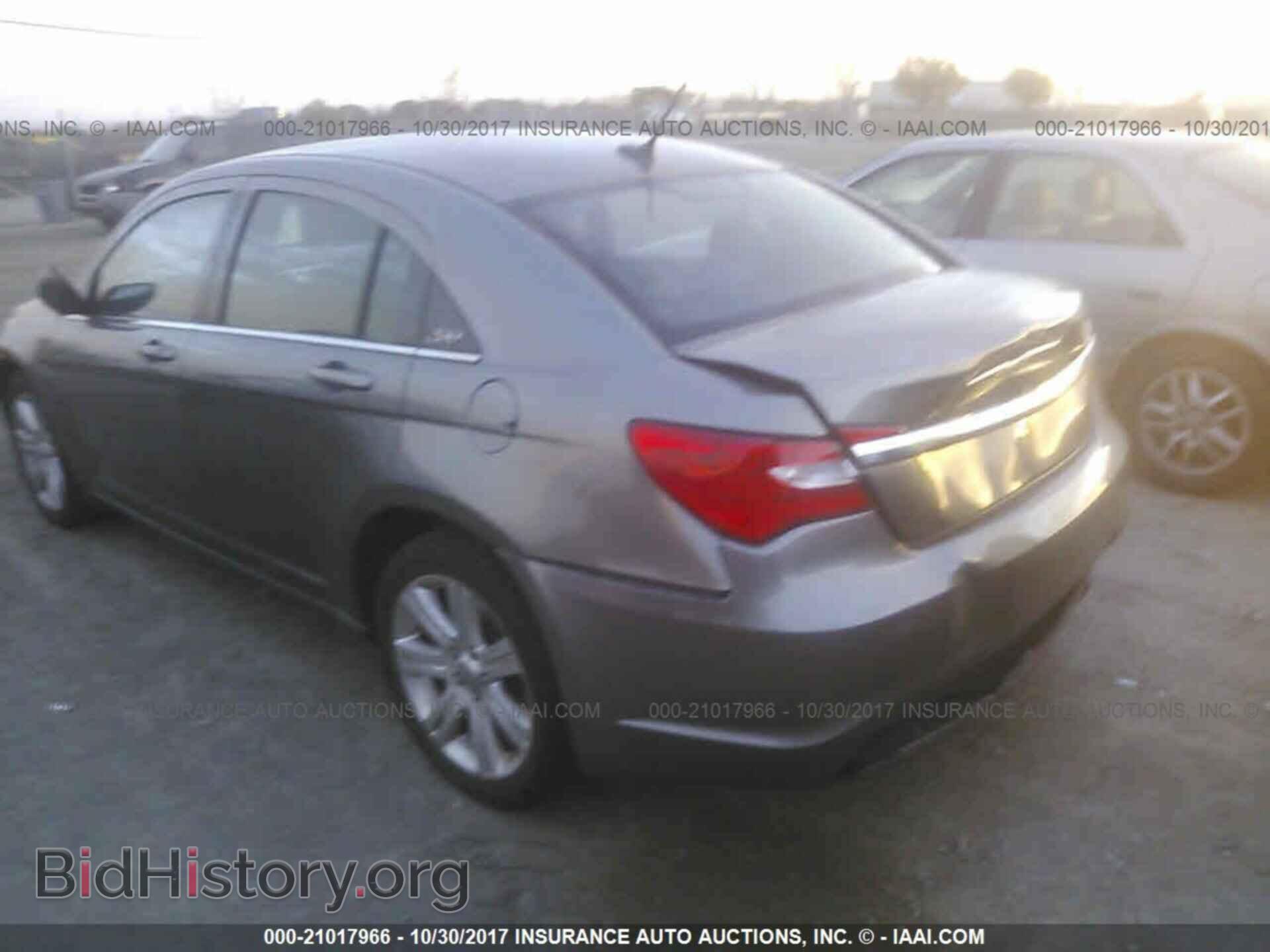2013 Chrysler 200 - VIN: 1C3CCBAB3DN647991 - Фото 3