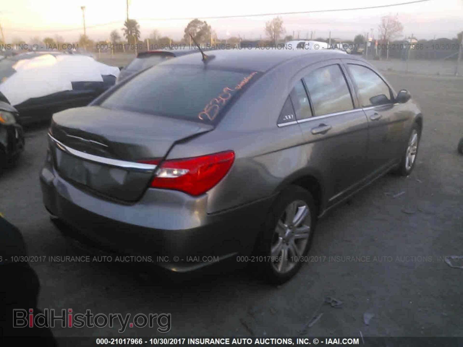 2013 Chrysler 200 - VIN: 1C3CCBAB3DN647991 - Фото 4