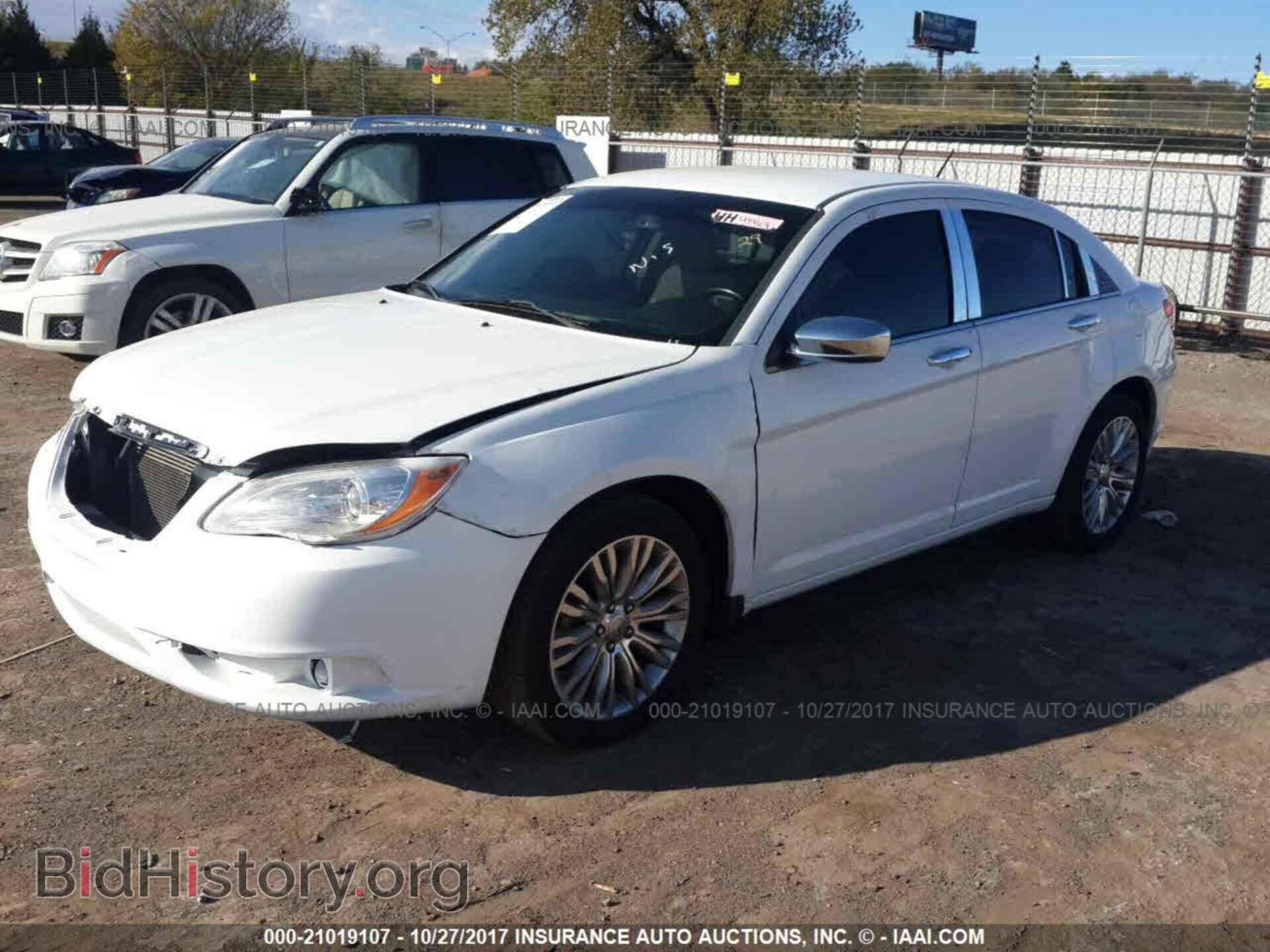 2012 Chrysler 200 - VIN: 1C3CCBCB6CN107675 - Фото 2