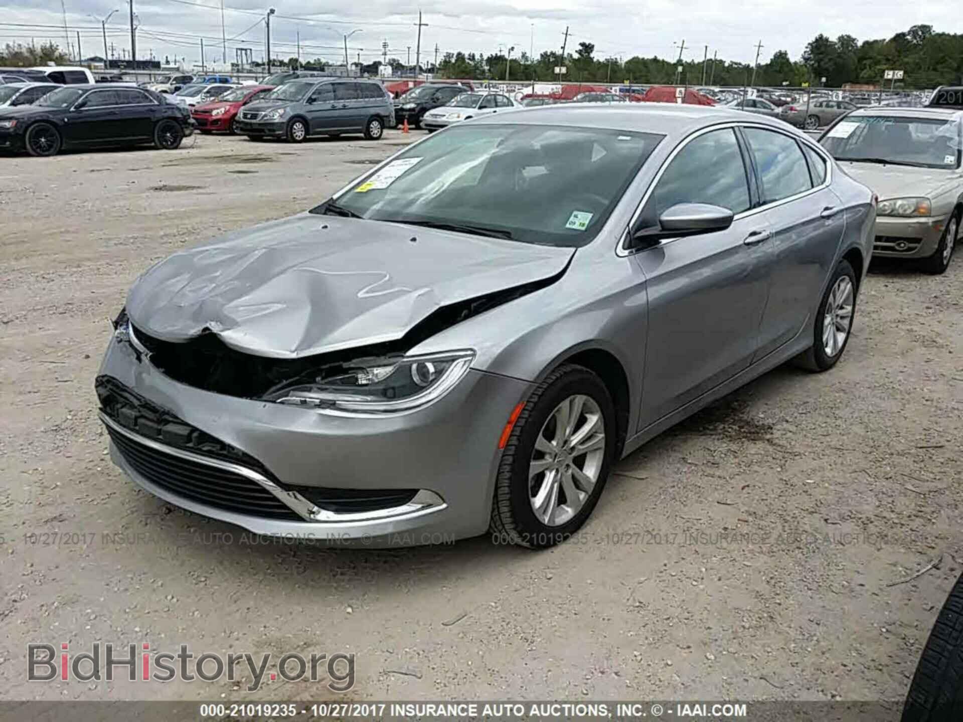 2015 Chrysler 200 - VIN: 1C3CCCABXFN658737 - Photo 2