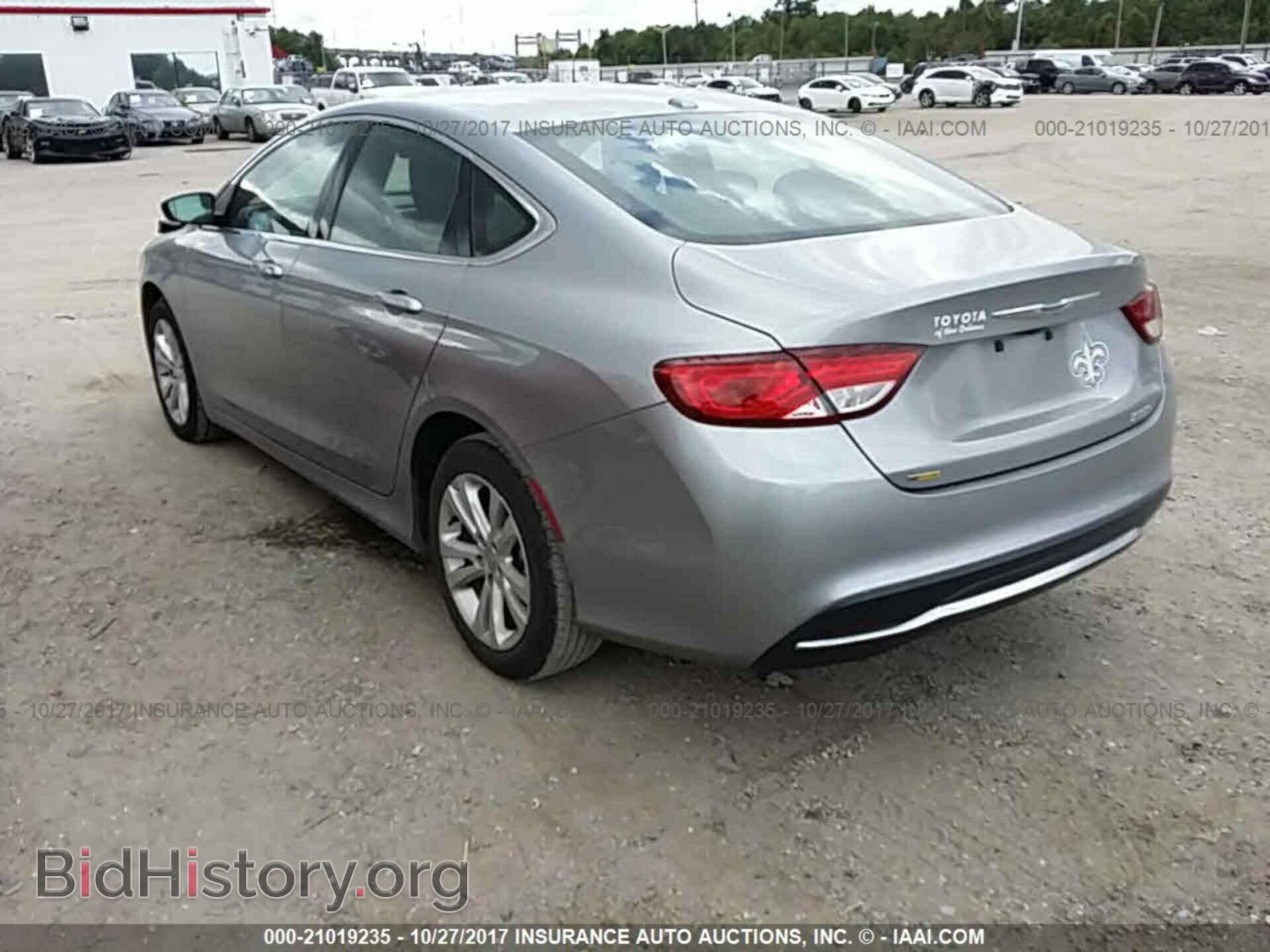 2015 Chrysler 200 - VIN: 1C3CCCABXFN658737 - Photo 3