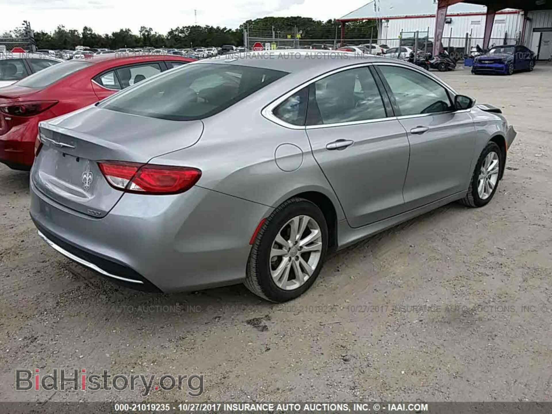 2015 Chrysler 200 - VIN: 1C3CCCABXFN658737 - Photo 4