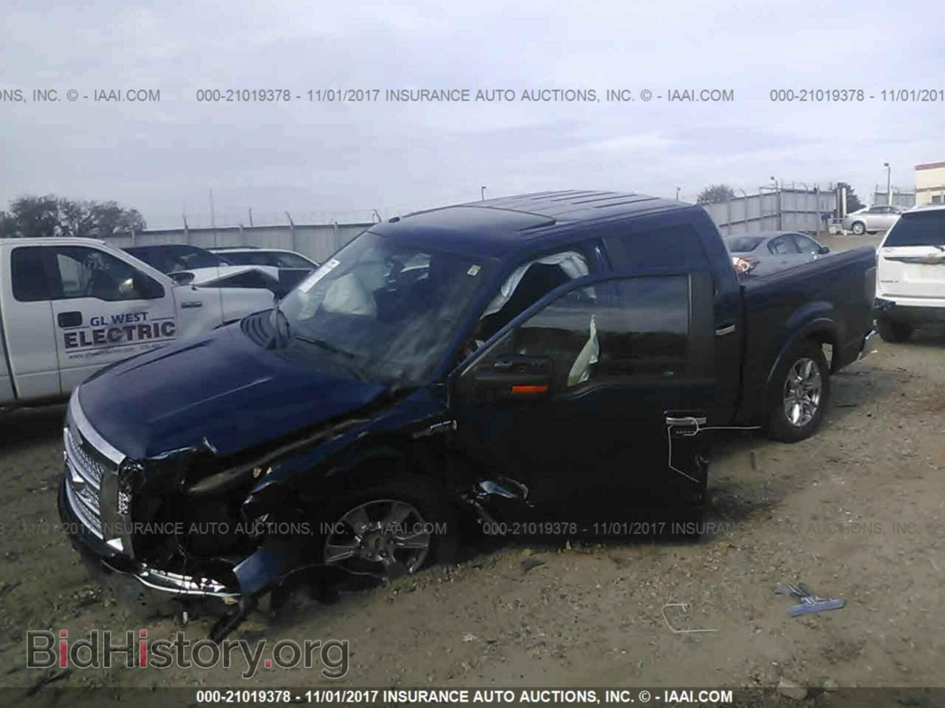 2011 Ford F150 - VIN: 1FTFW1CF2BFA24010 - Photo 2