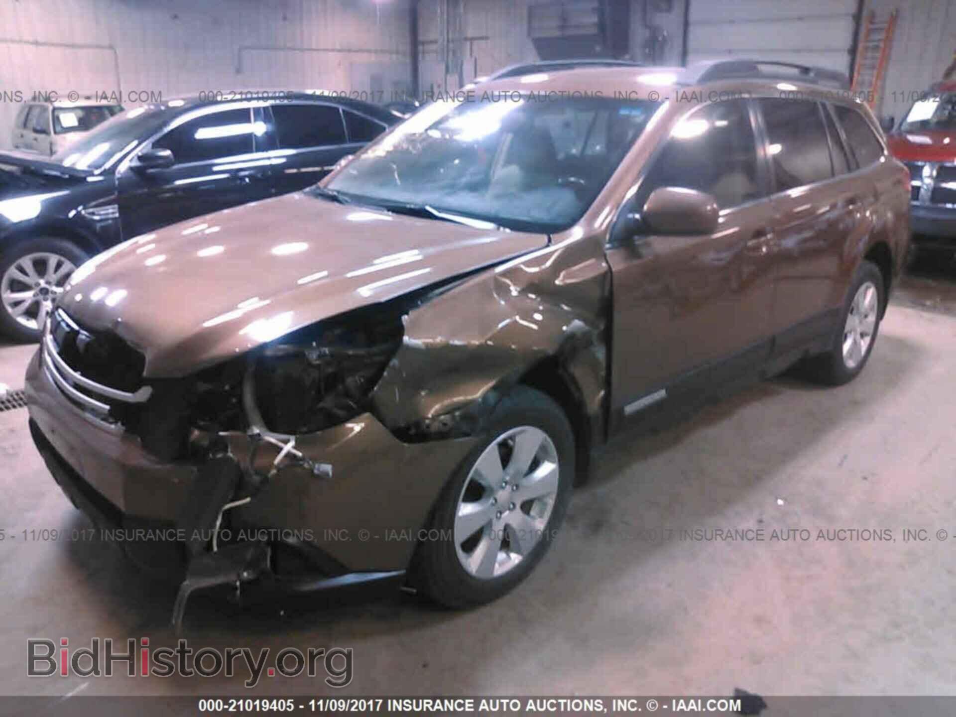 2011 Subaru Outback - VIN: 4S4BRCCCXB3410596 - Фото 2