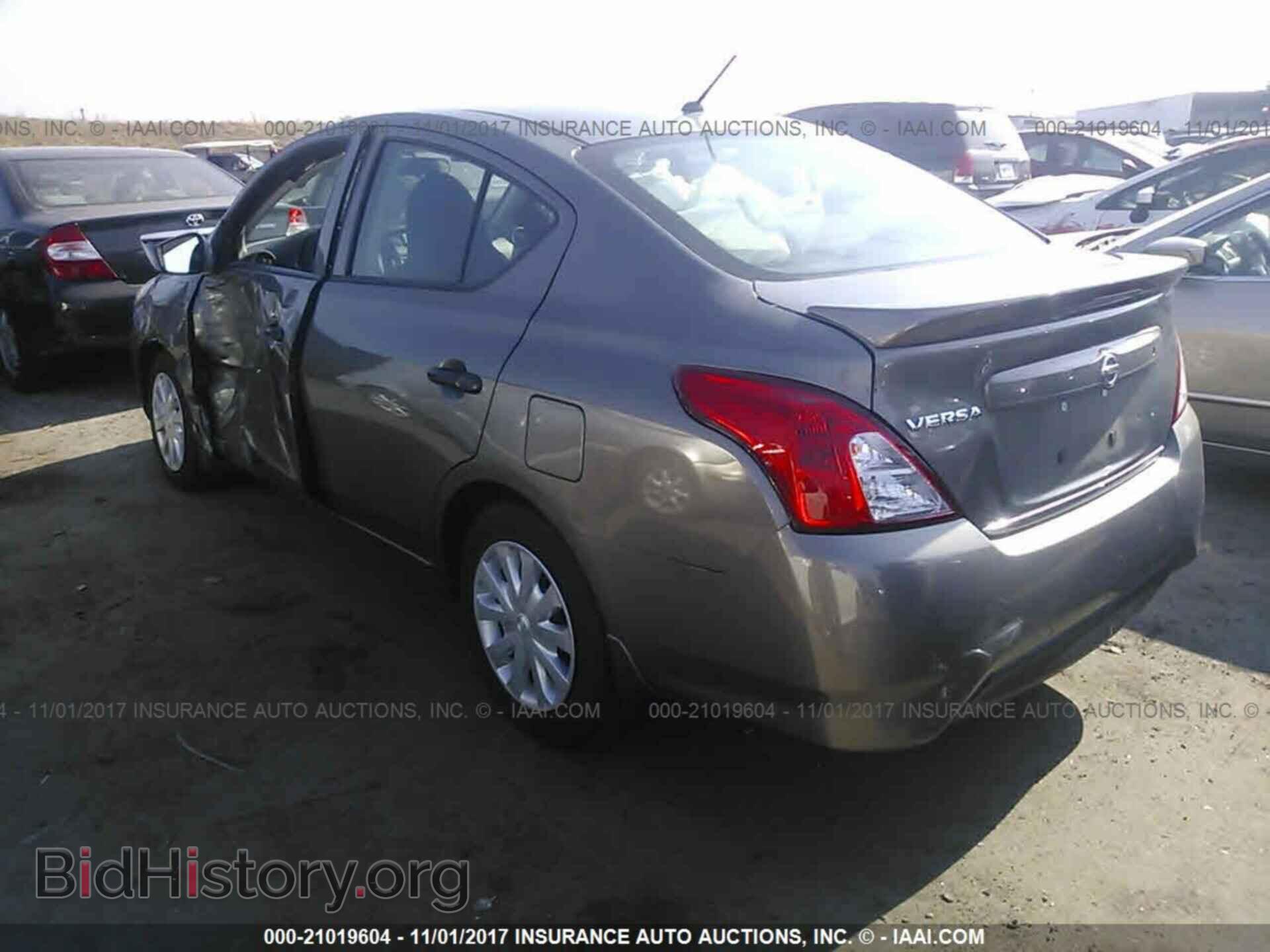 2017 Nissan Versa - VIN: 3N1CN7AP1HL812850 - Фото 3
