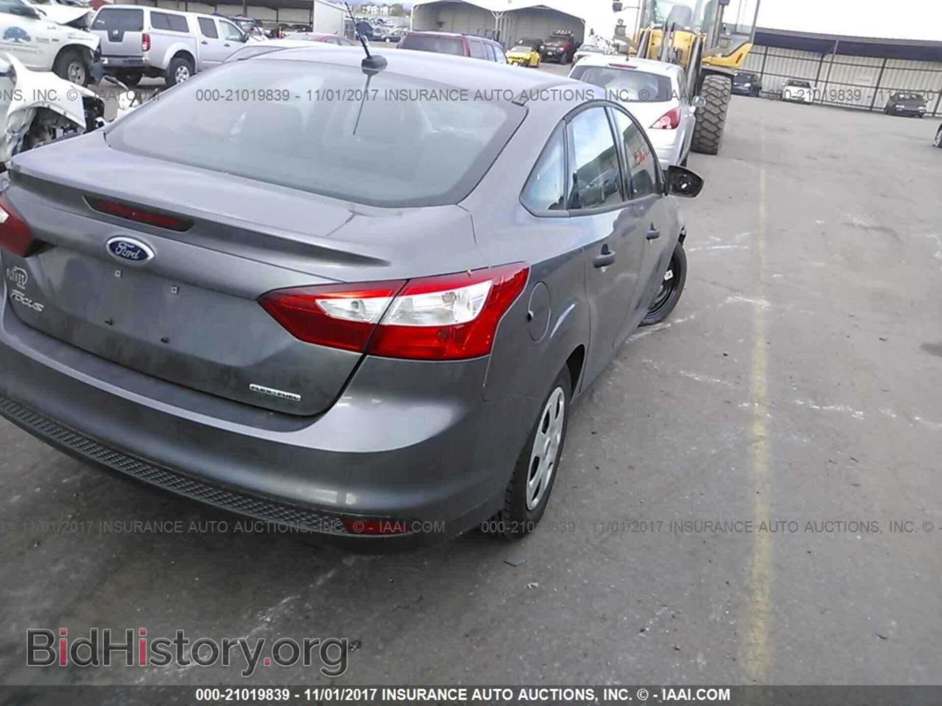 2013 Ford Focus - VIN: 1FADP3E20DL123820 - Photo 4