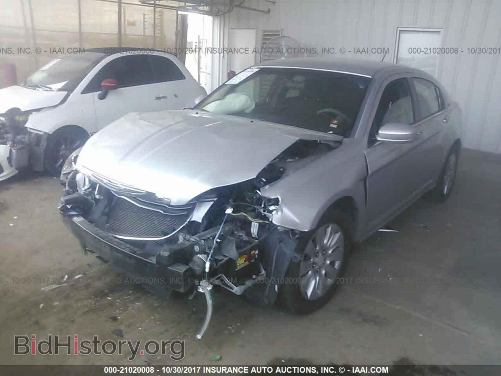 2012 Chrysler 200 - VIN: 1C3CCBAB3CN268357 - Photo 2