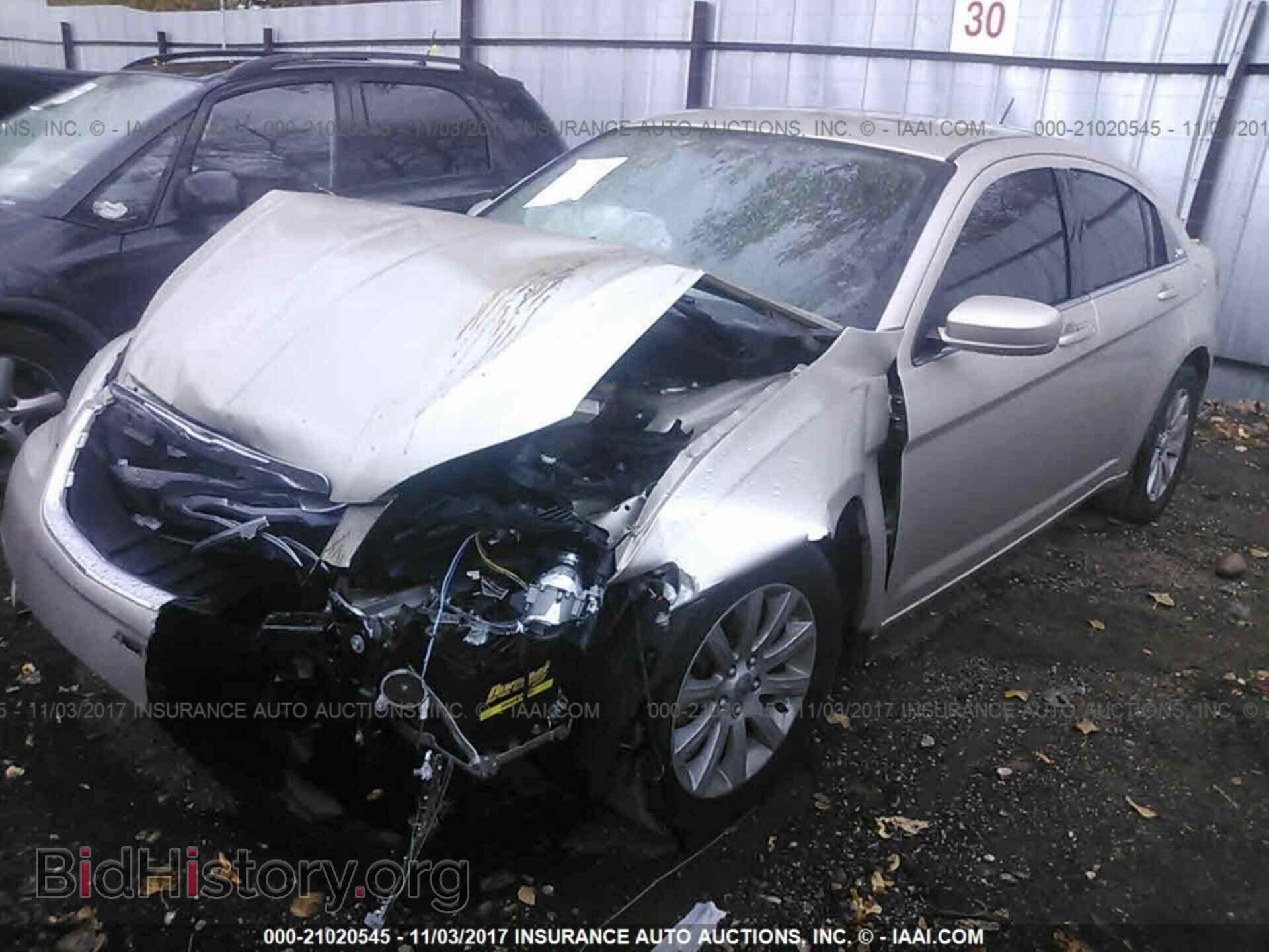 2013 Chrysler 200 - VIN: 1C3CCBBB6DN679557 - Photo 2